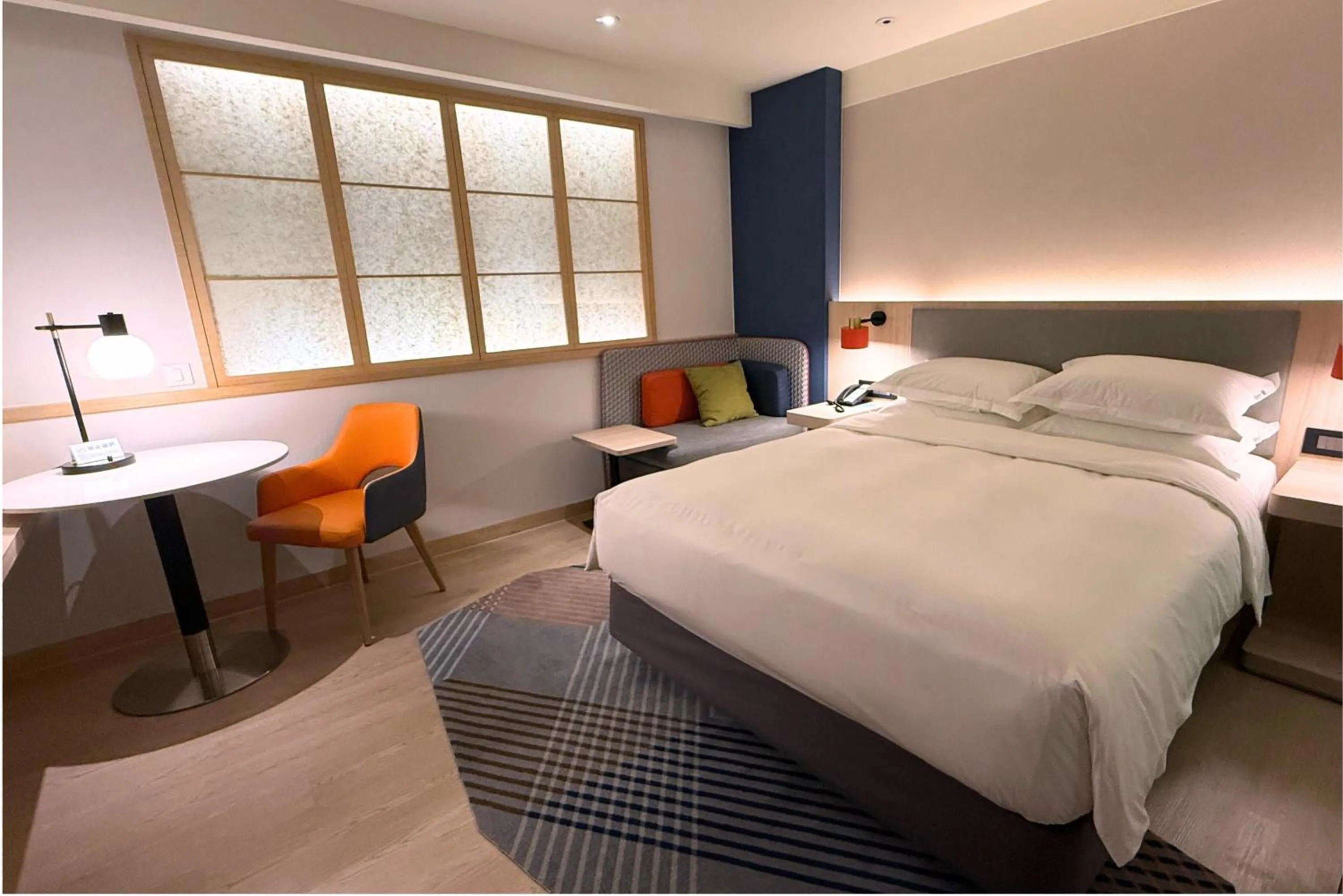 Photo of the whole room, Bed in Holiday Inn Express Taipei Train Station by IHG