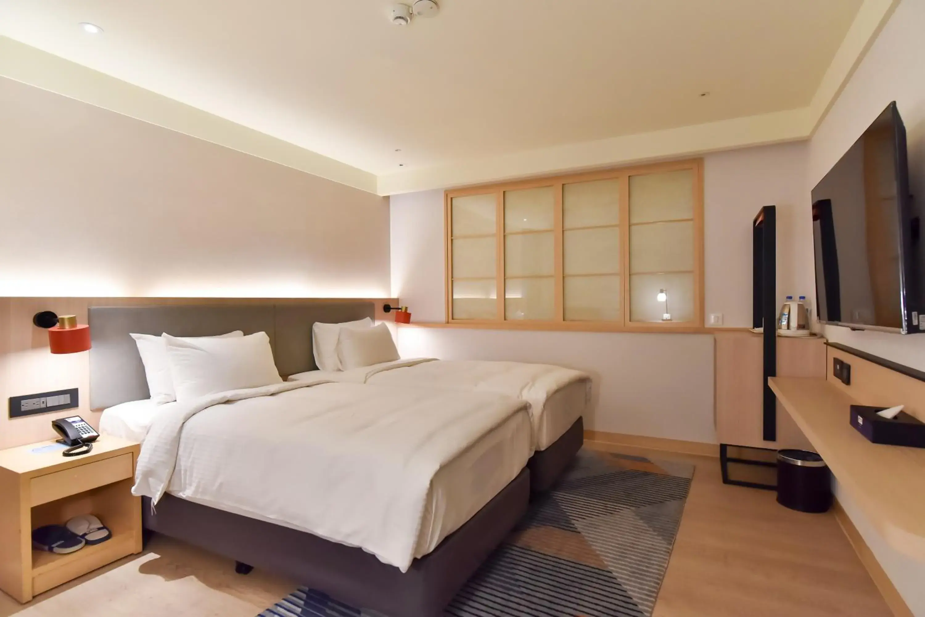 Bed in Holiday Inn Express Taipei Train Station by IHG Bed in Holiday Inn Express Taipei Train Station by IHG