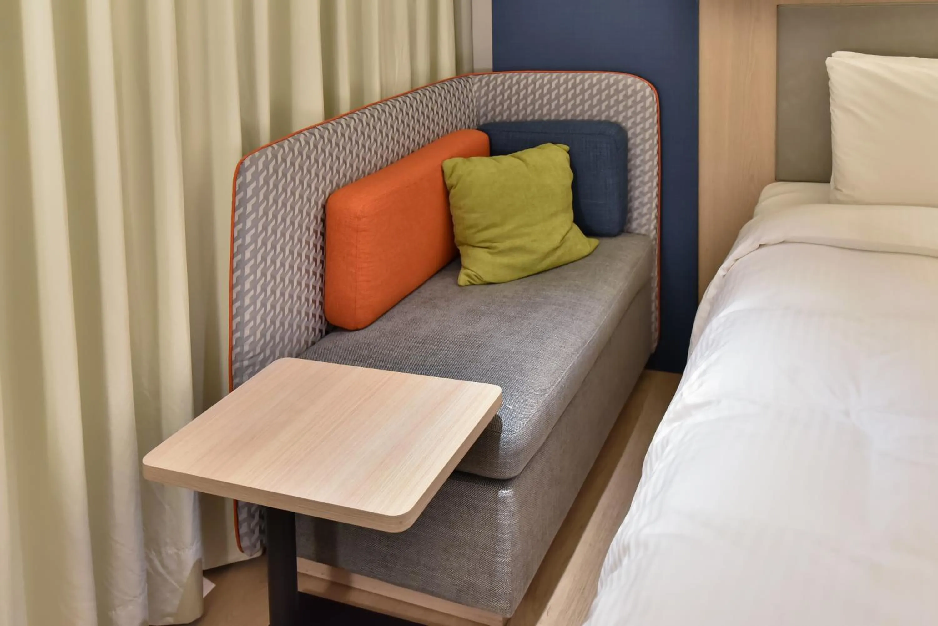 Bed in Holiday Inn Express Taipei Train Station by IHG