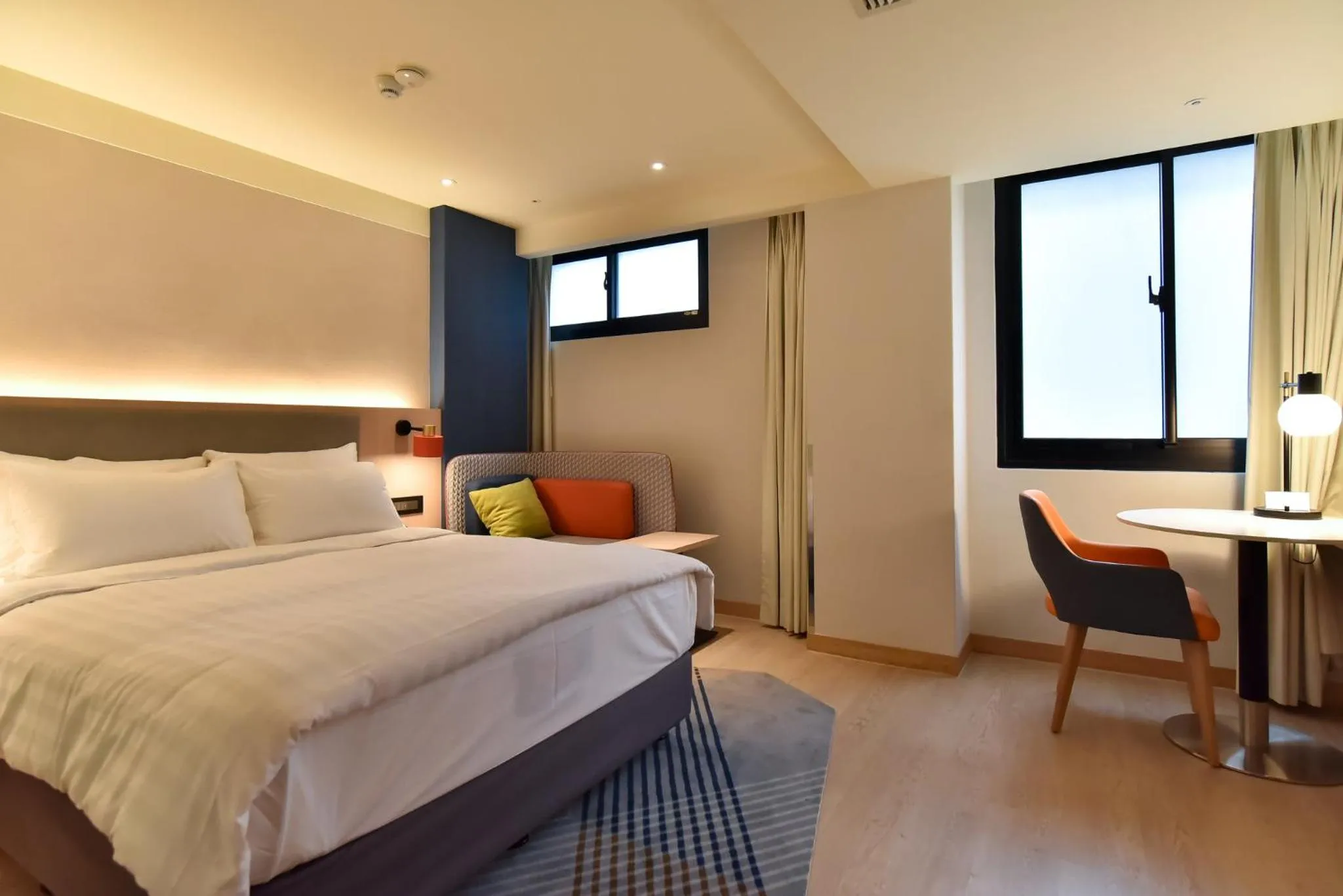 Photo of the whole room, Bed in Holiday Inn Express Taipei Train Station by IHG