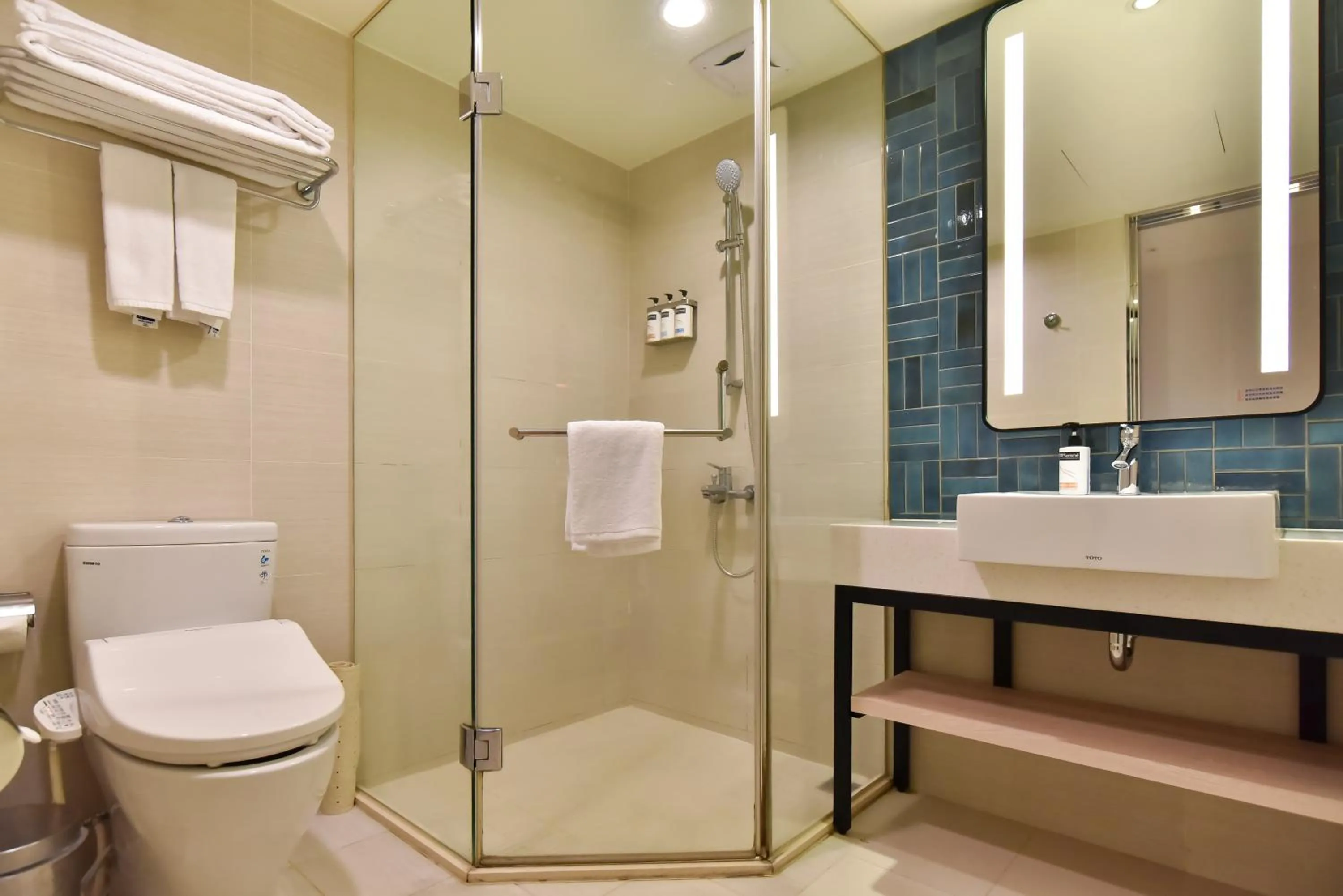 Holiday Inn Express Taipei Train Station by IHG