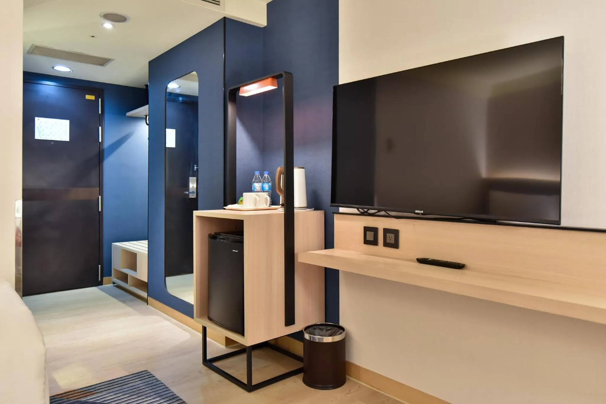 Photo of the whole room in Holiday Inn Express Taipei Train Station by IHG