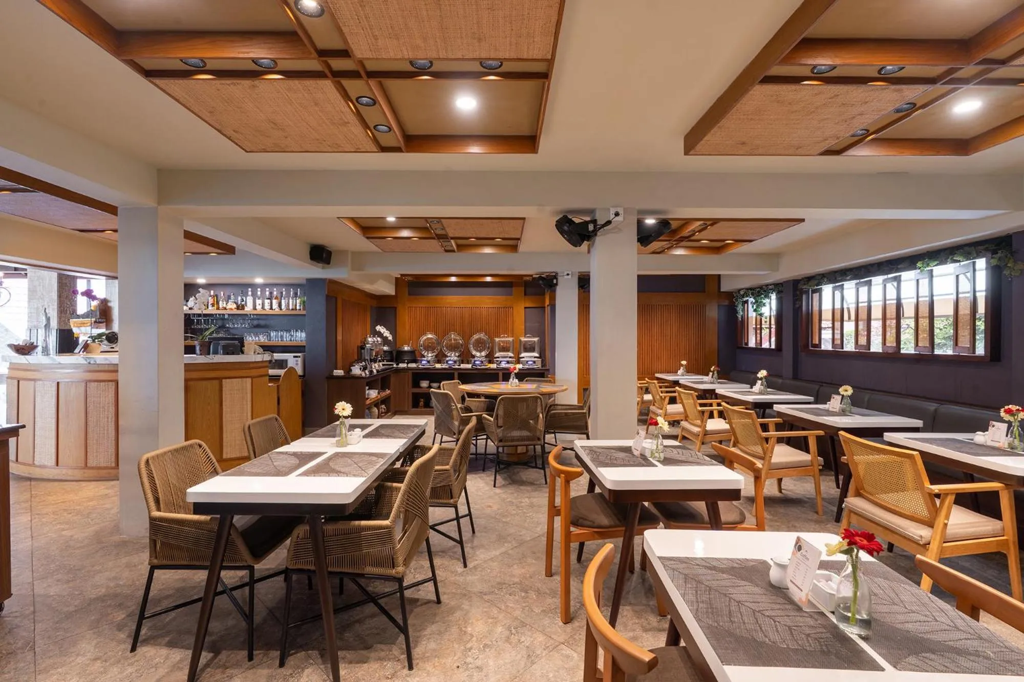 Restaurant/places to eat in Villa Kayu Raja