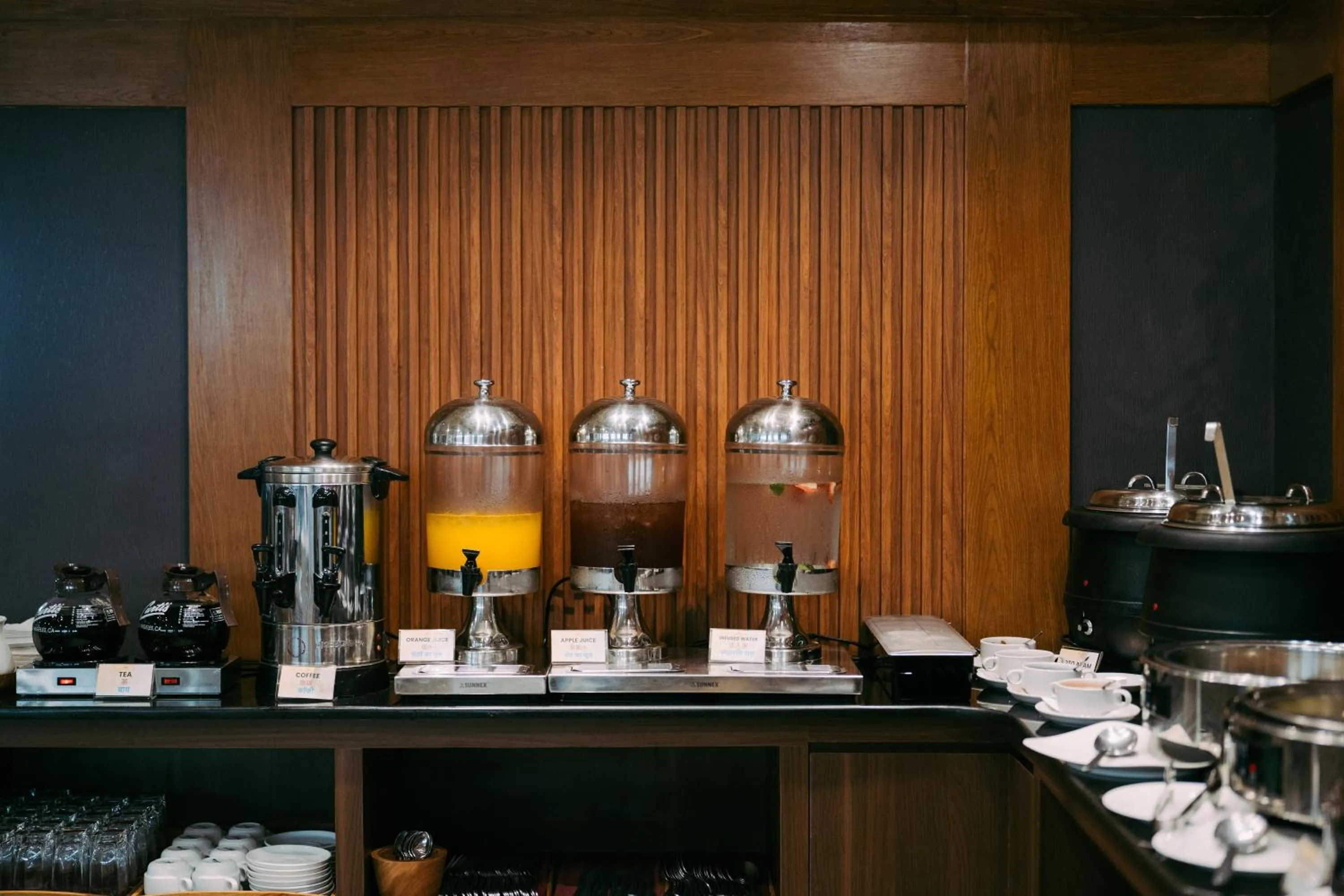 Restaurant/places to eat in Villa Kayu Raja