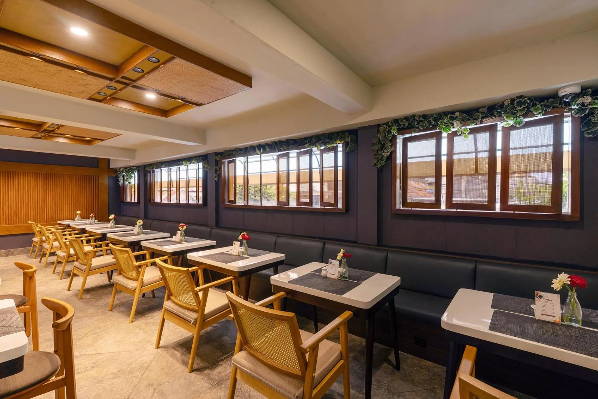 Restaurant/places to eat in Villa Kayu Raja