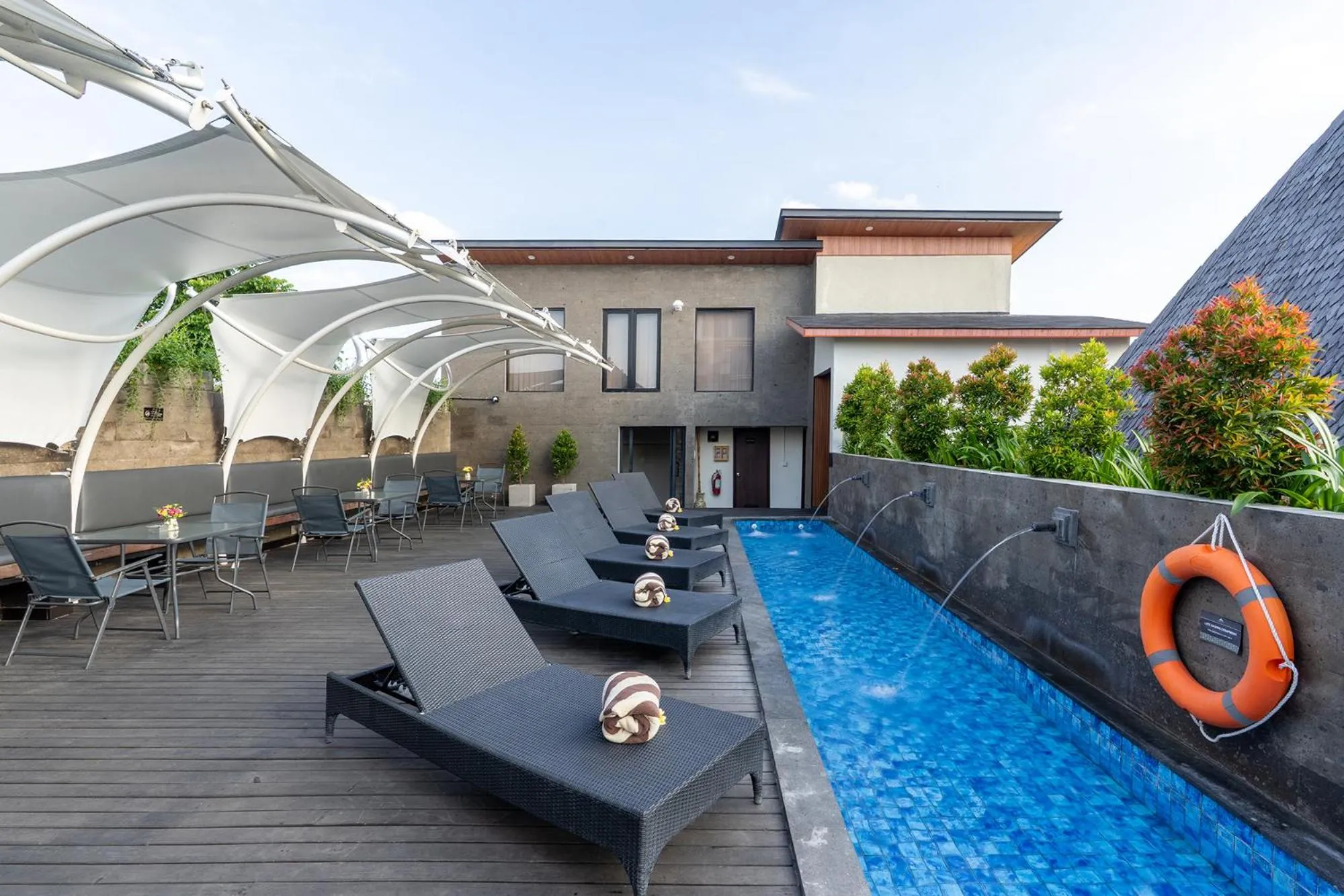 Restaurant/places to eat in Villa Kayu Raja