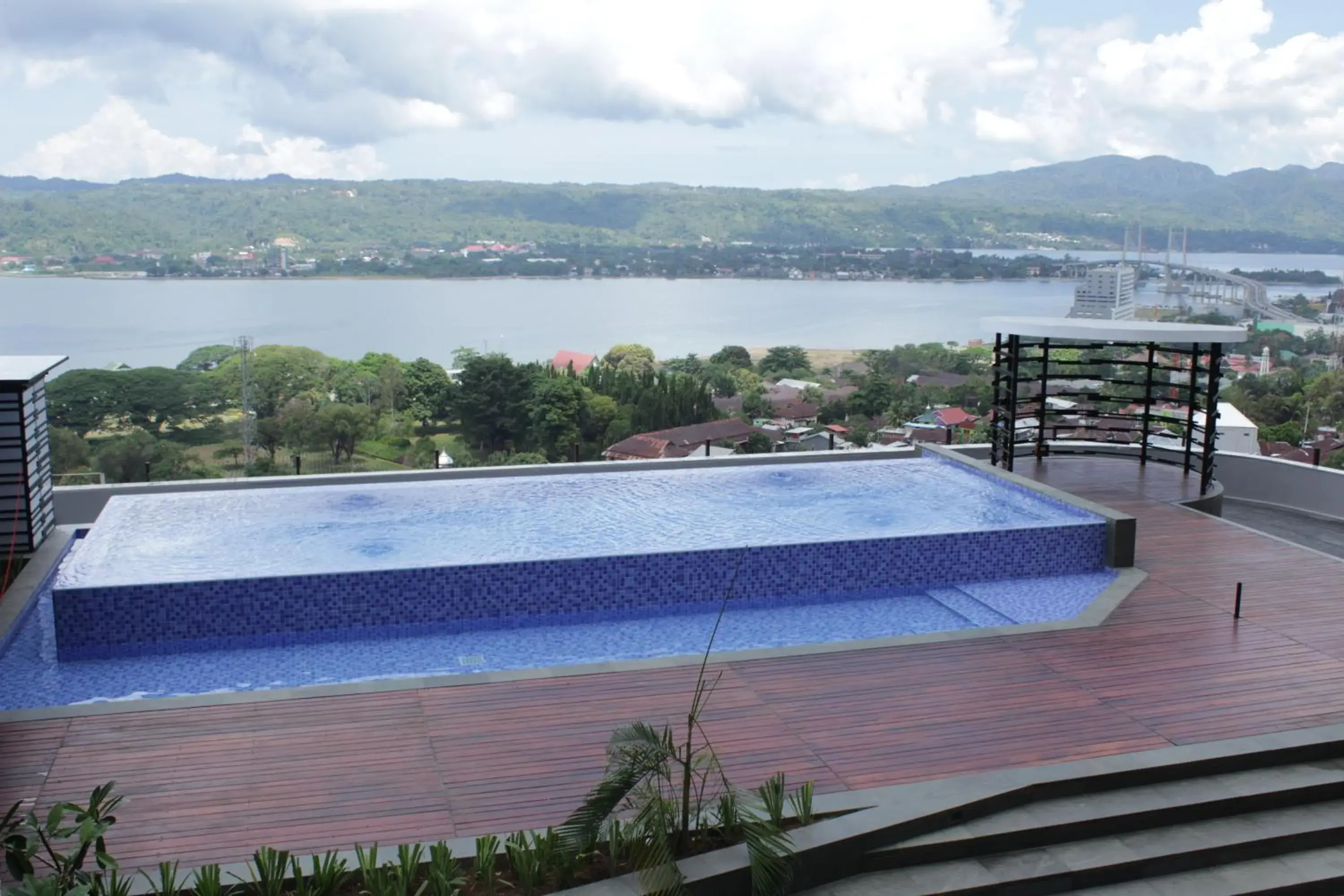 Swimming pool in Hotel Santika Premiere Ambon Swimming pool in Hotel Santika Premiere Ambon
