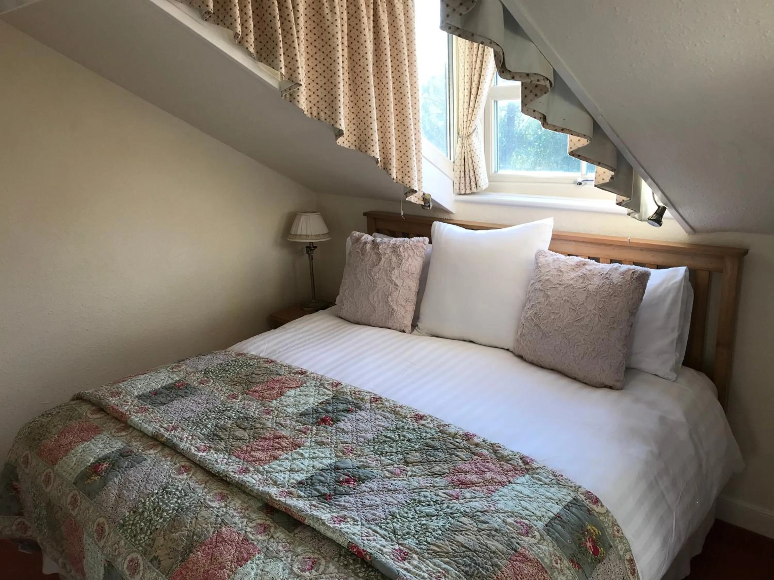 Bed in May Cottage B&B