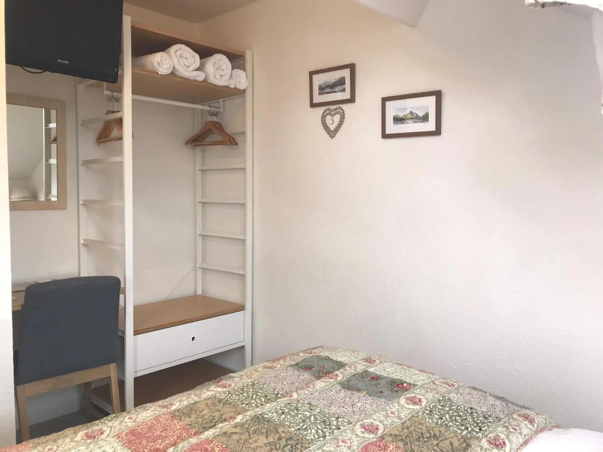 Bed in May Cottage B&B