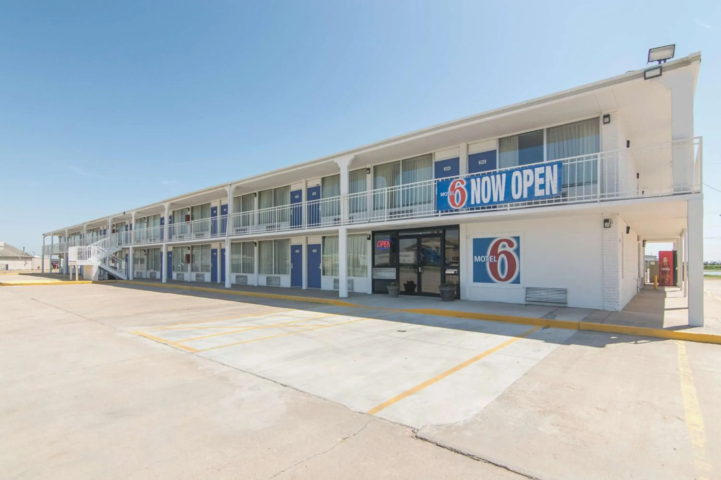 Property building in Motel 6-Liberal, KS Property building in Motel 6-Liberal, KS