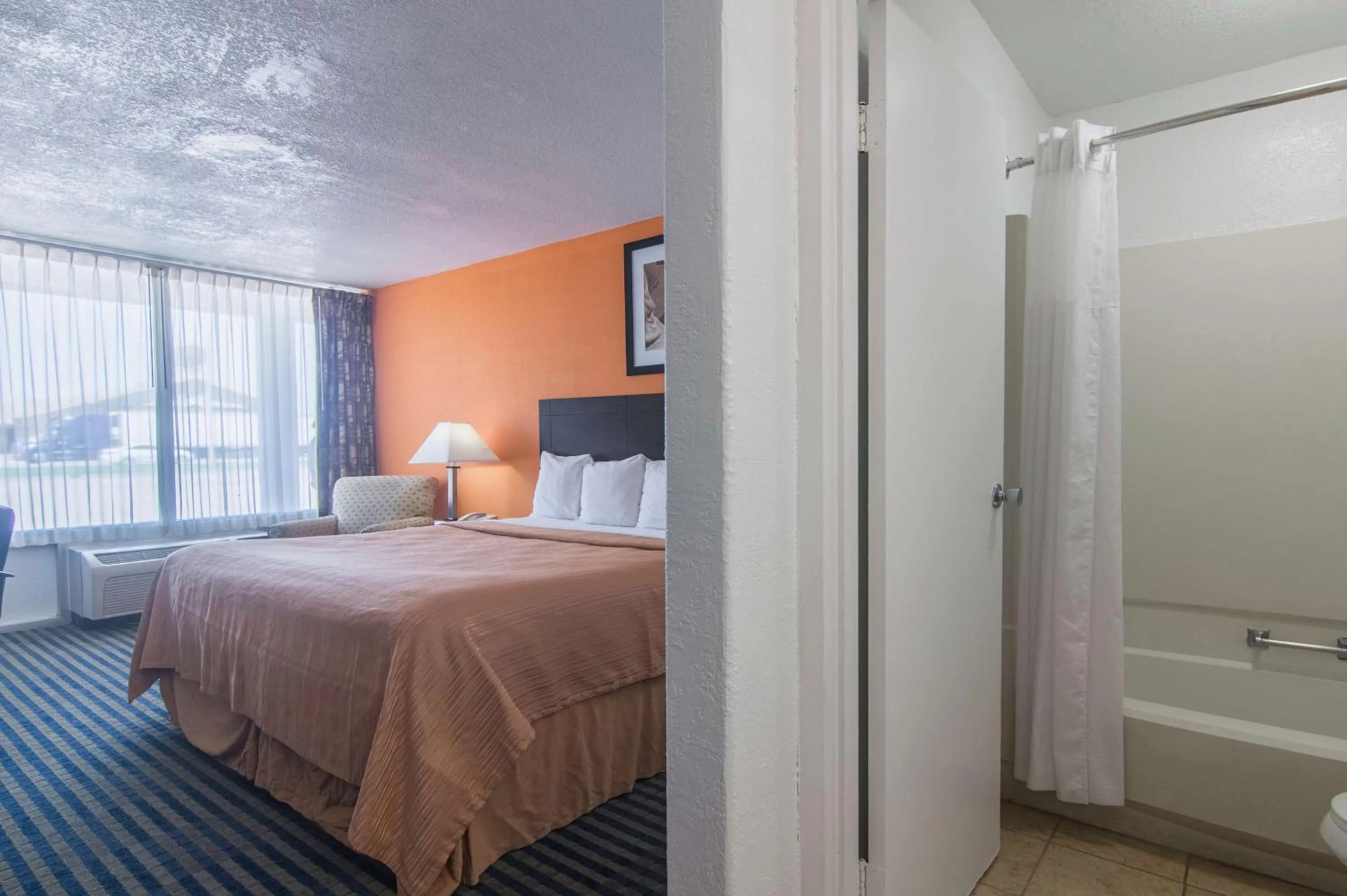 Photo of the whole room, Bed in Motel 6-Liberal, KS