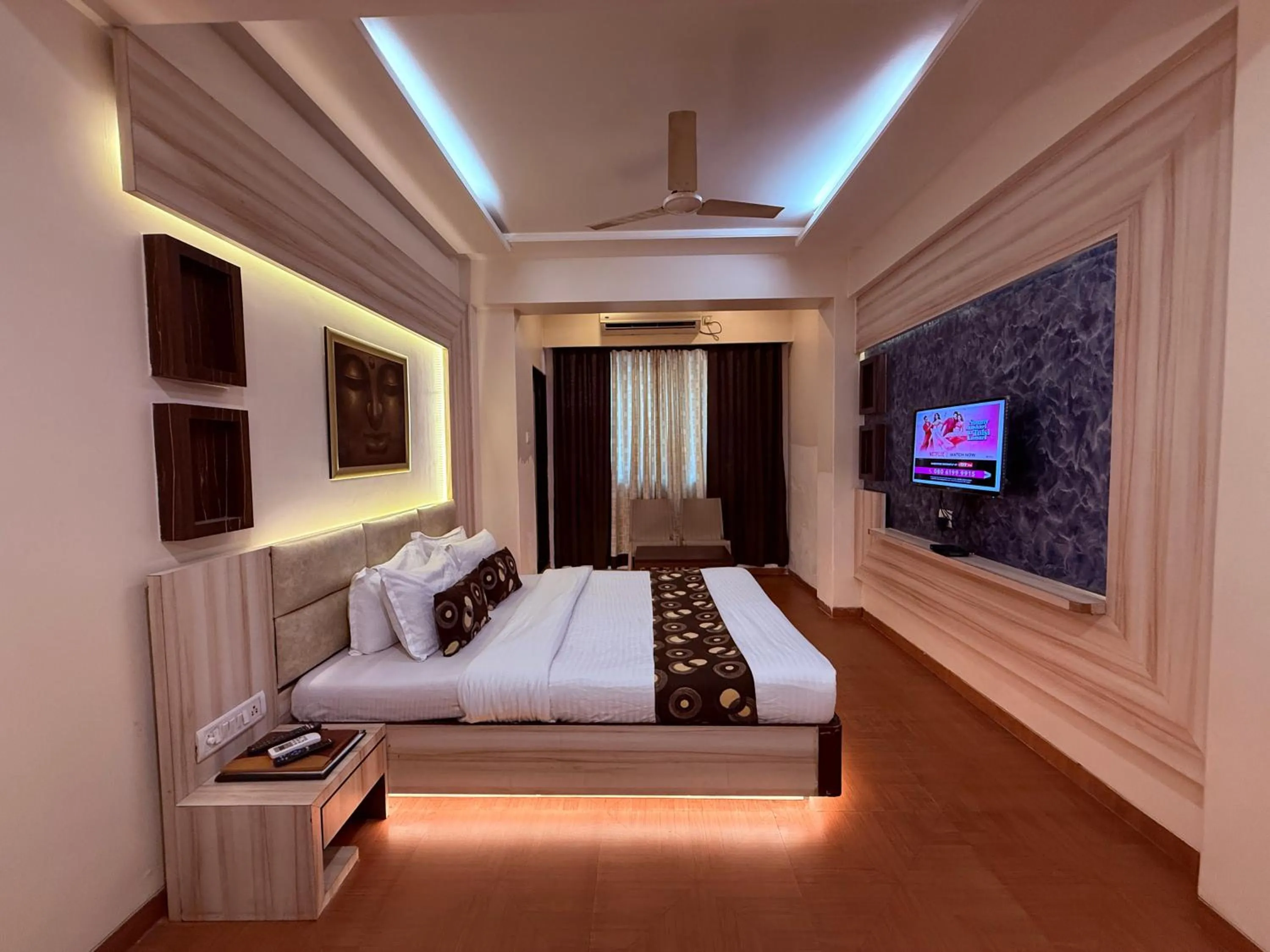 Bed in Hotel Alka Residency
