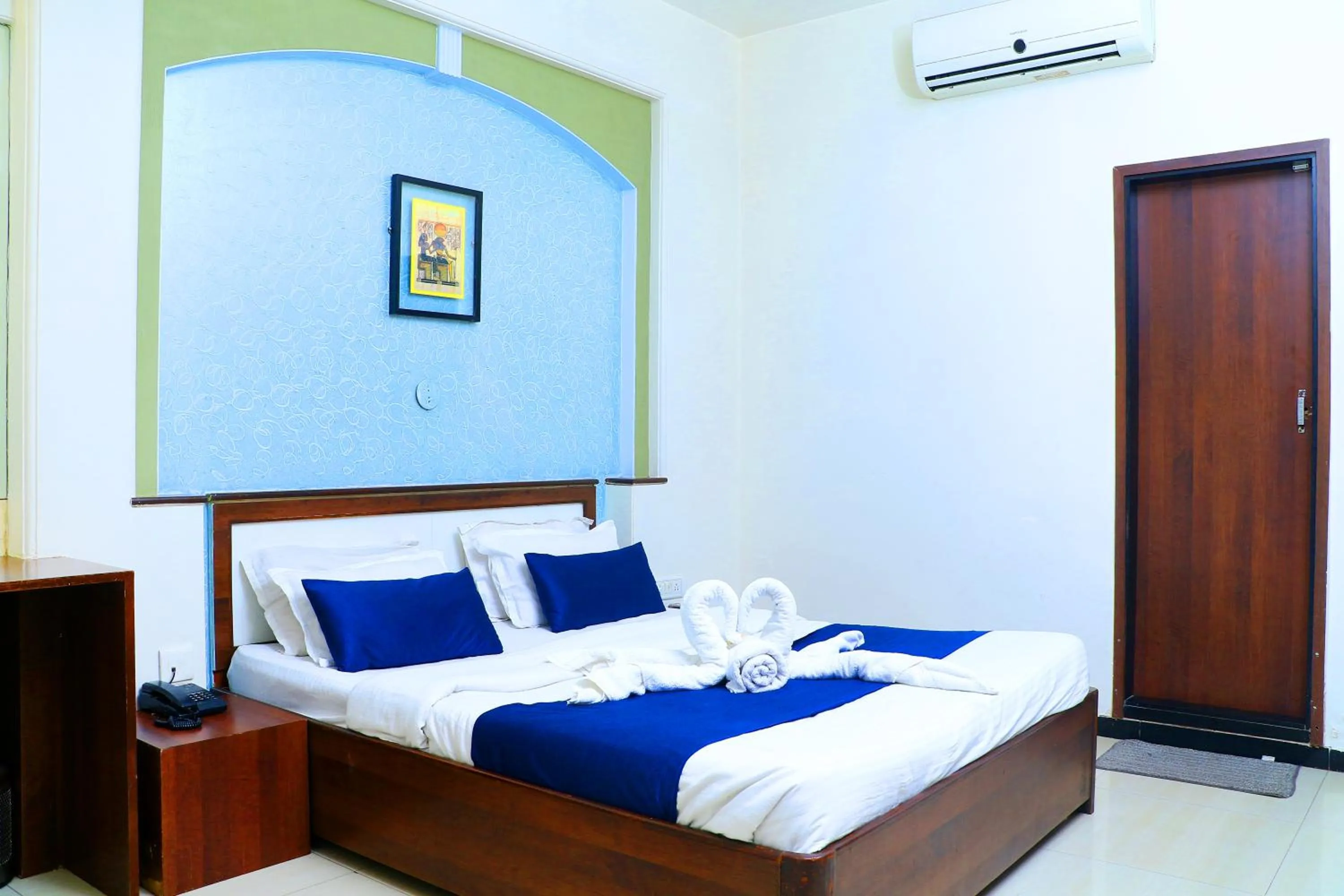 Photo of the whole room, Bed in Hotel Alka Residency