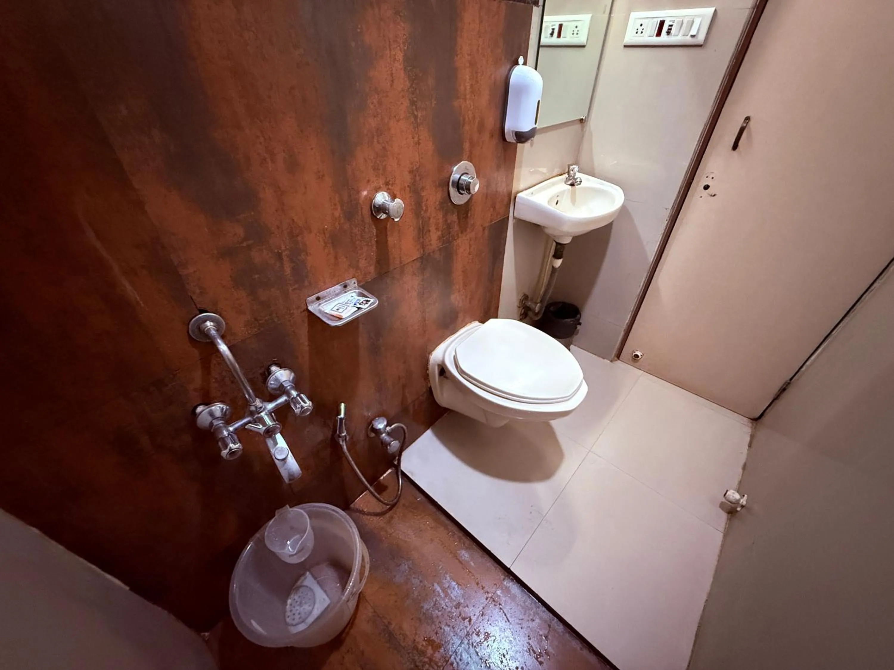 Toilet in Hotel Alka Residency