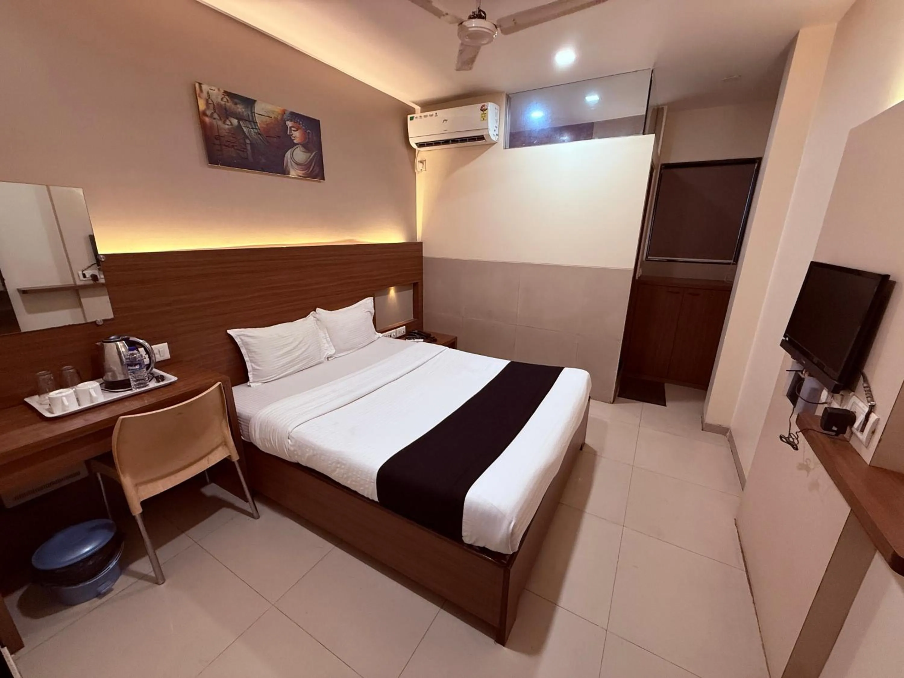 Bed in Hotel Alka Residency