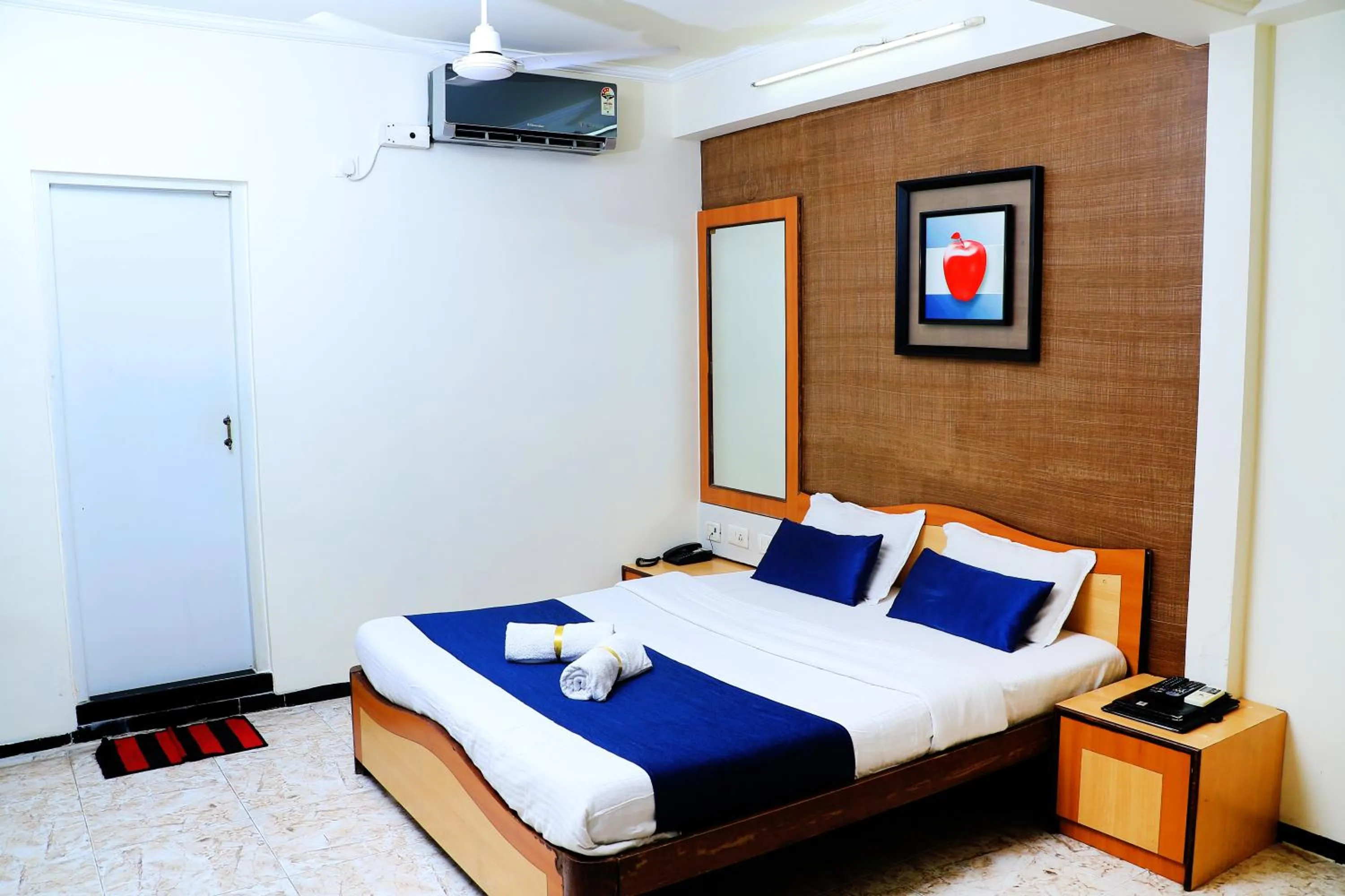 Bed in Hotel Alka Residency