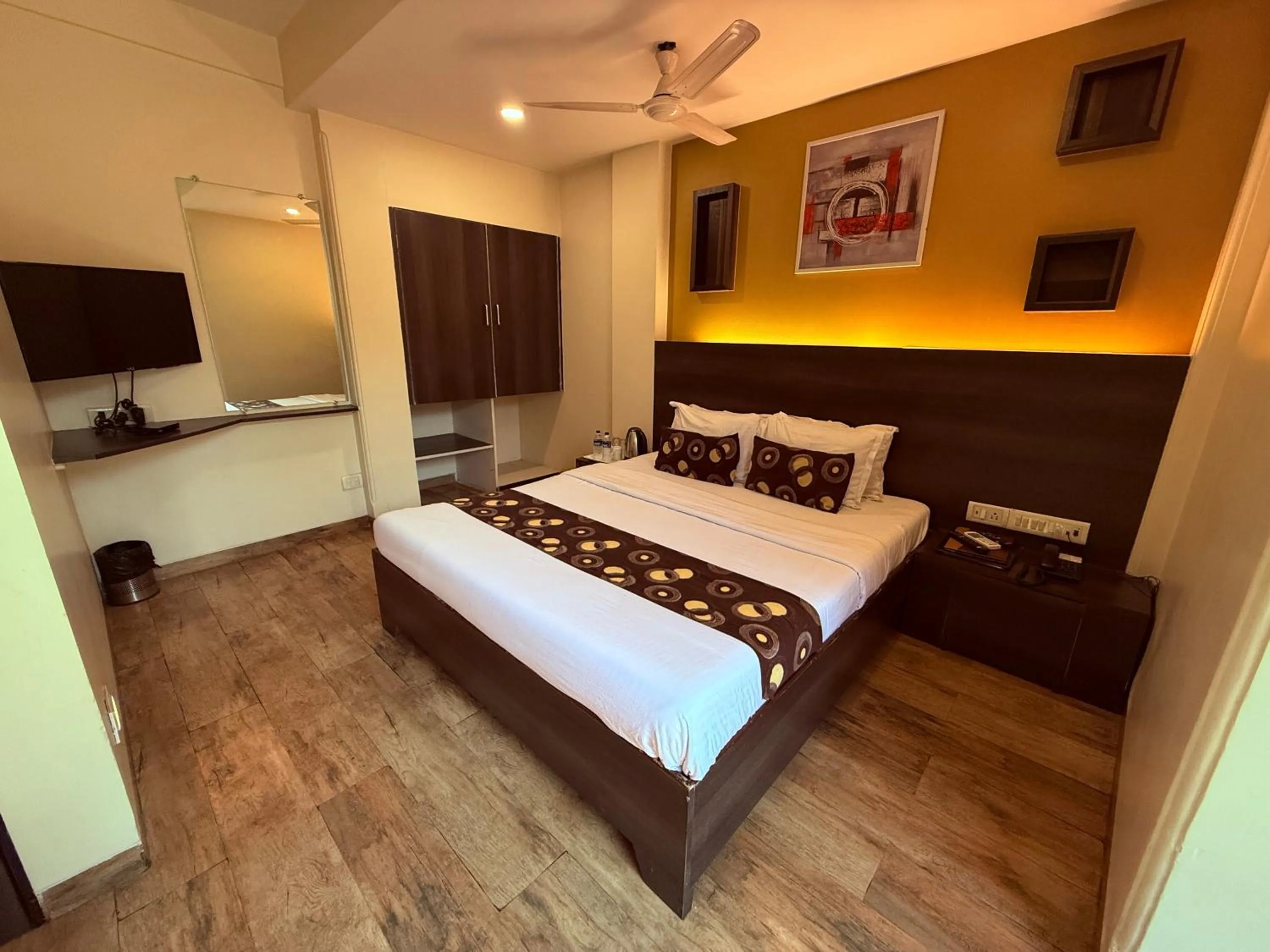 Bed in Hotel Alka Residency