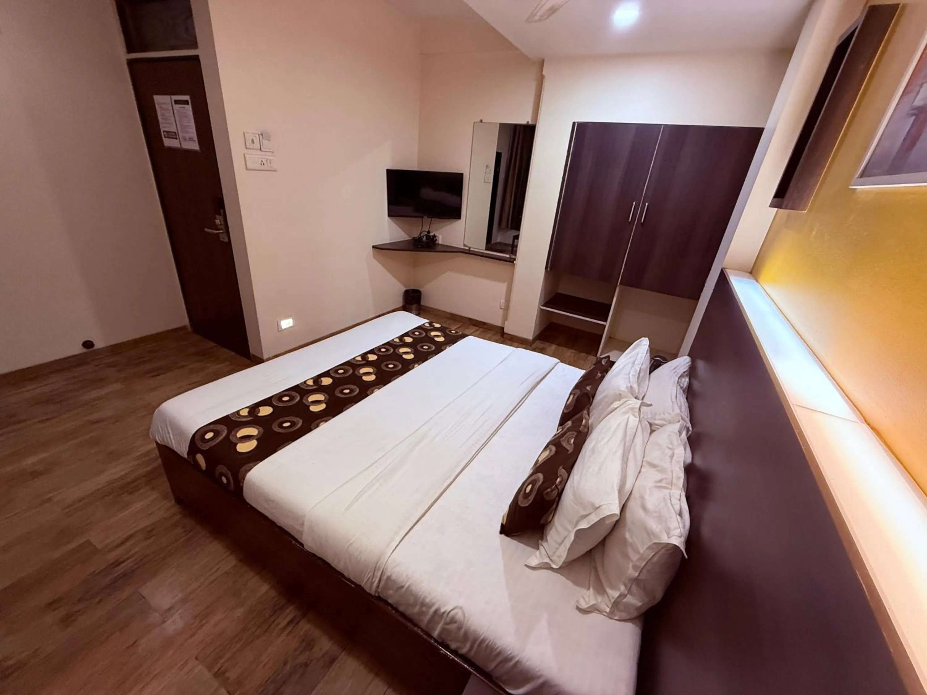 Bed in Hotel Alka Residency