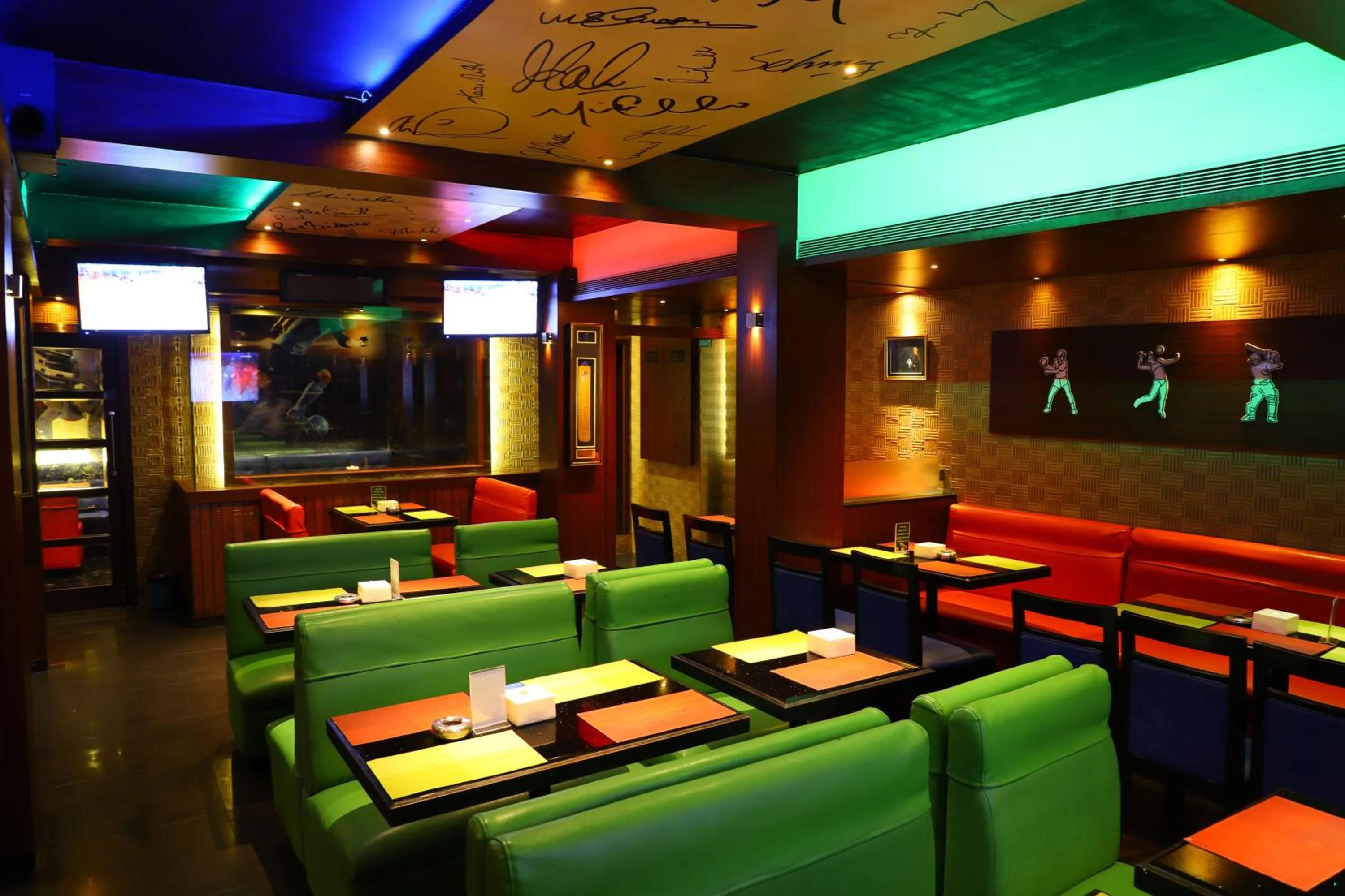 Restaurant/places to eat in Hotel Alka Residency