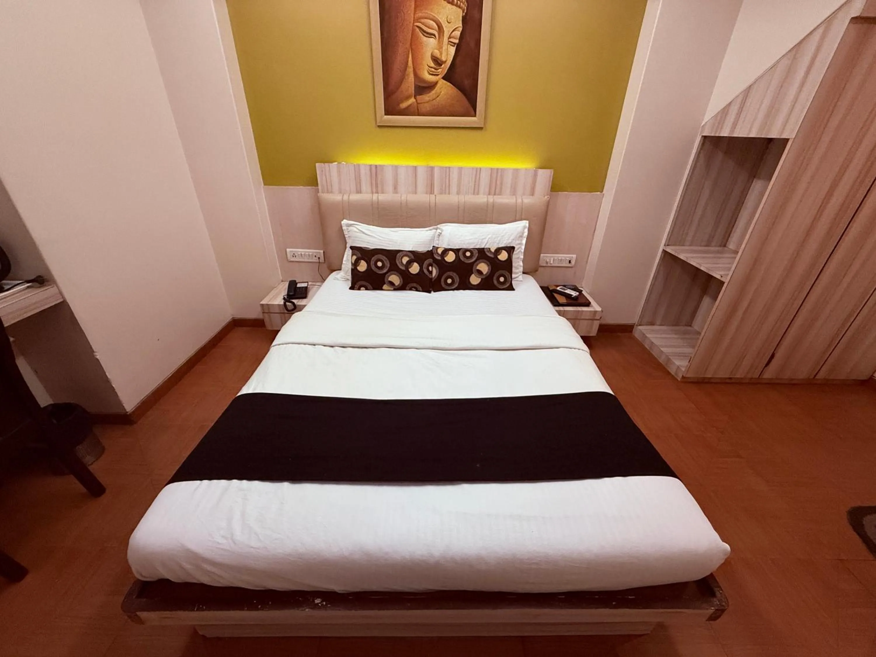 Bed in Hotel Alka Residency