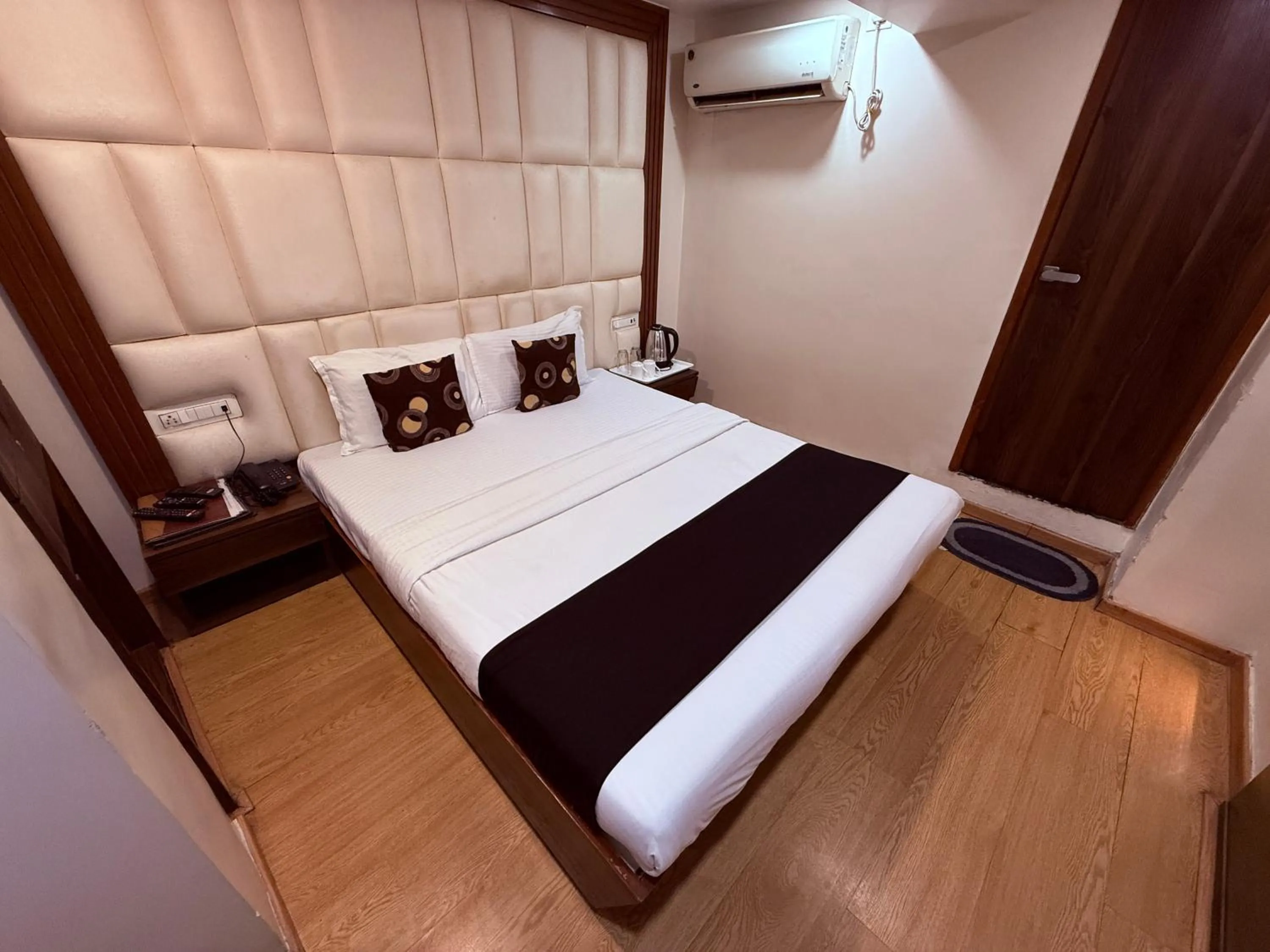 Bed in Hotel Alka Residency