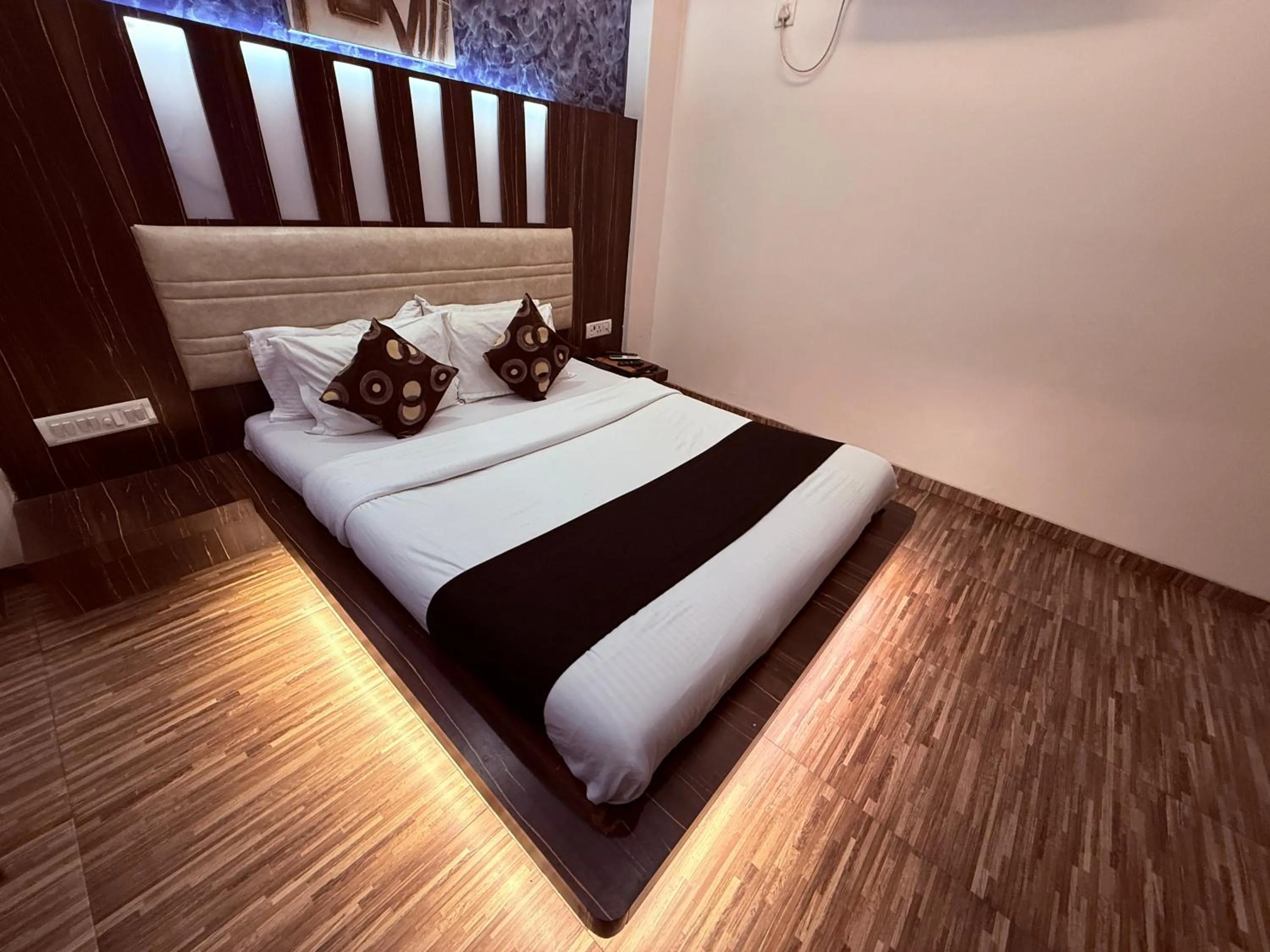 Bed in Hotel Alka Residency