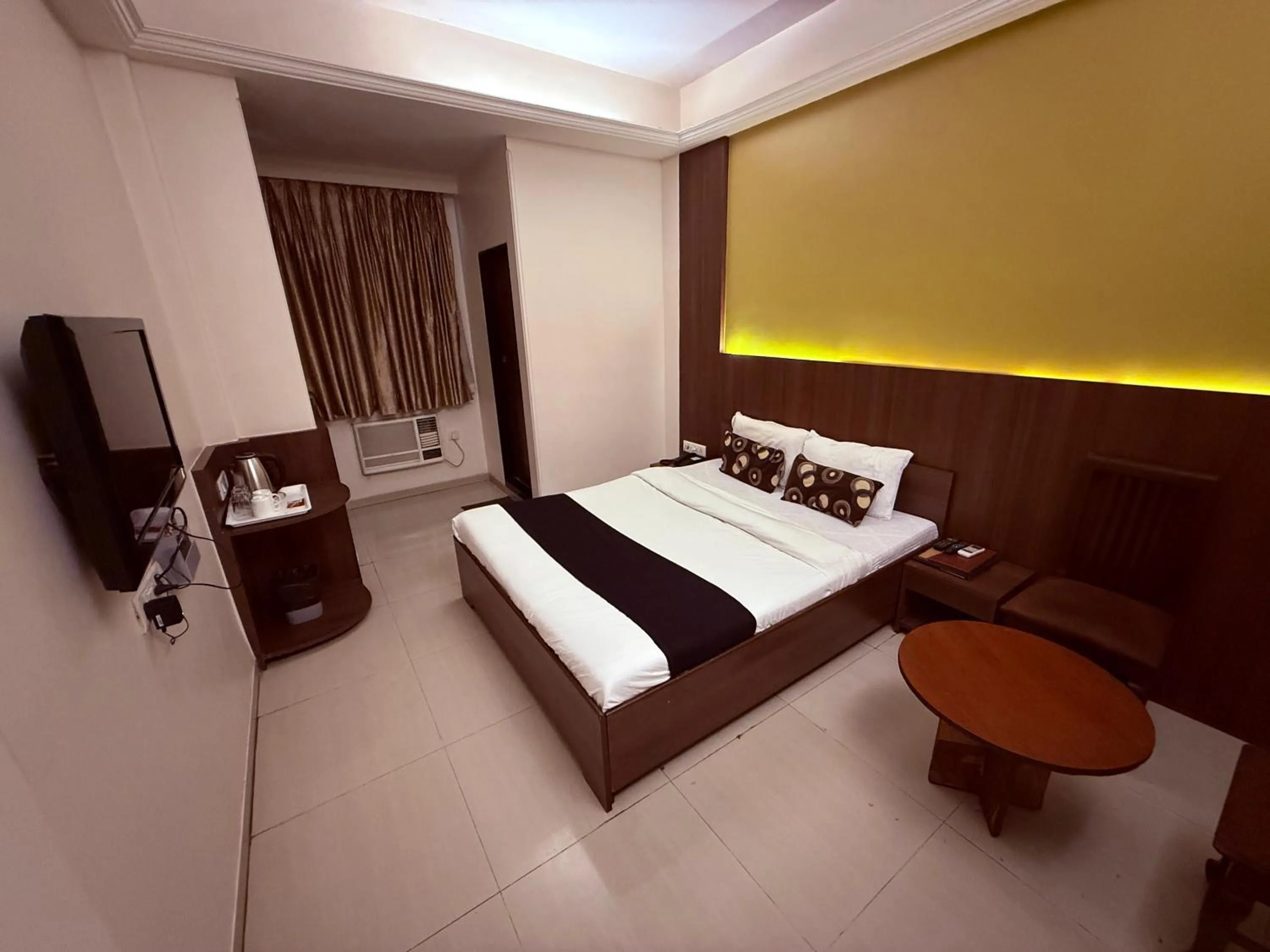 Bed in Hotel Alka Residency