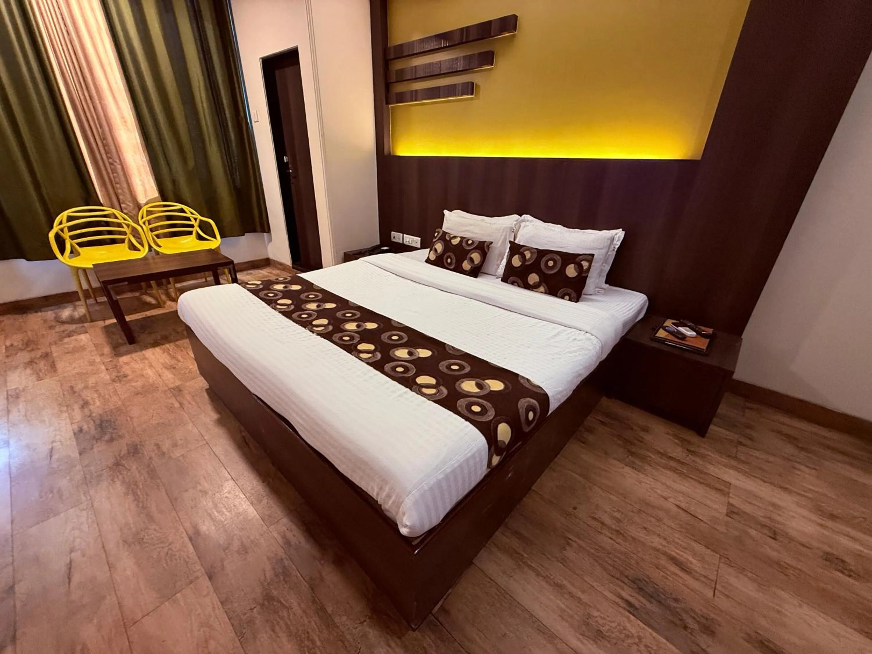 Bed in Hotel Alka Residency