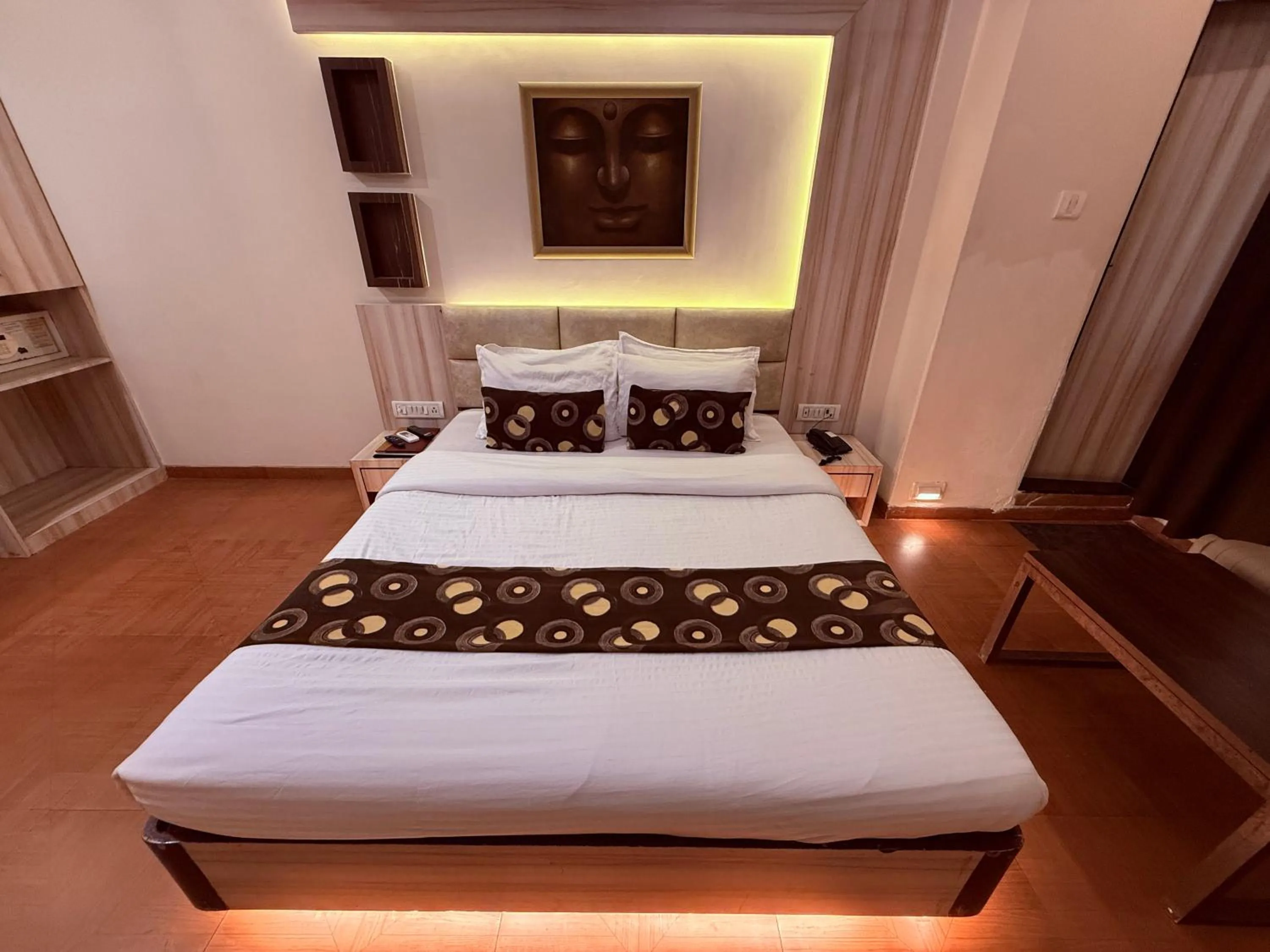 Bed in Hotel Alka Residency