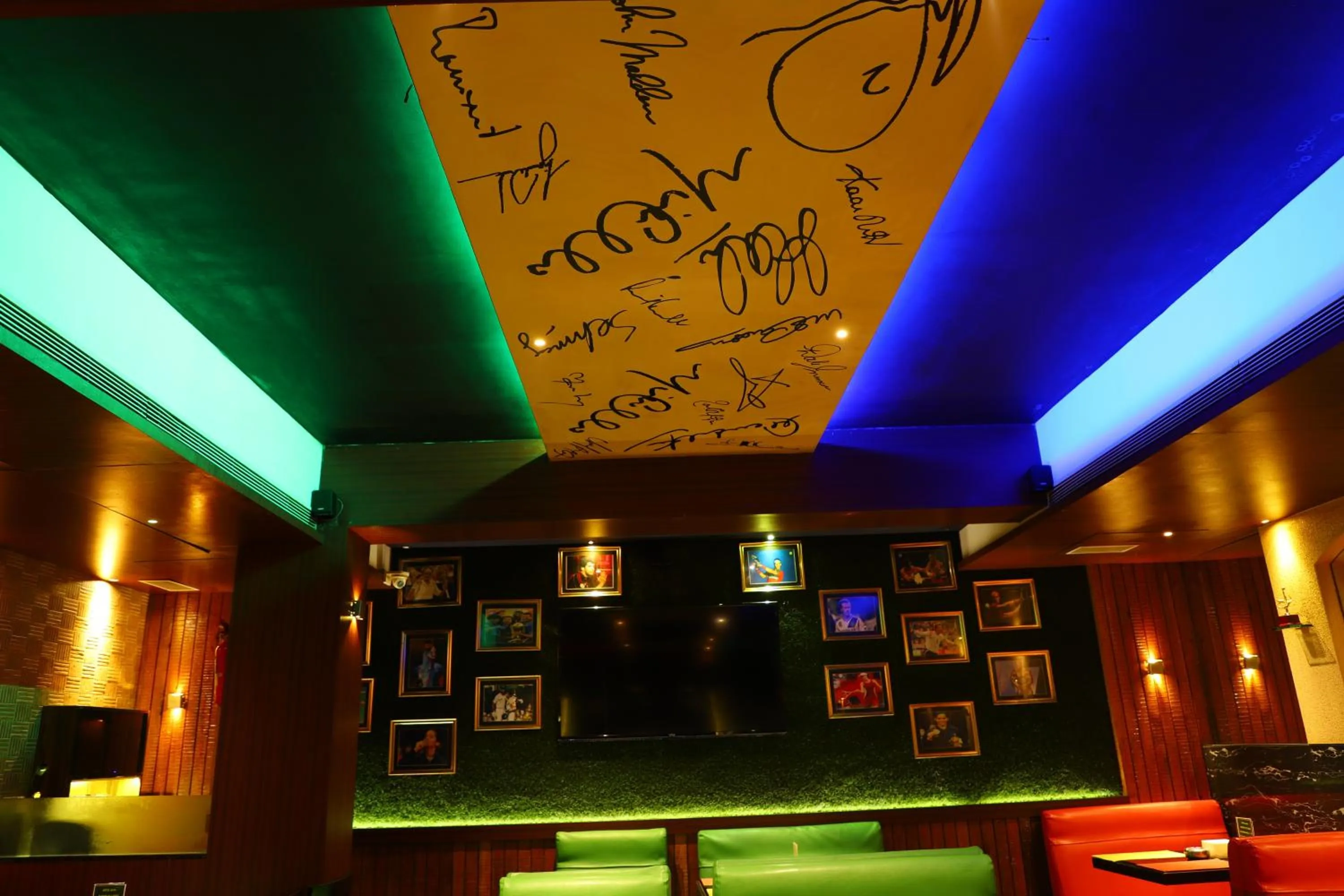 Restaurant/places to eat in Hotel Alka Residency