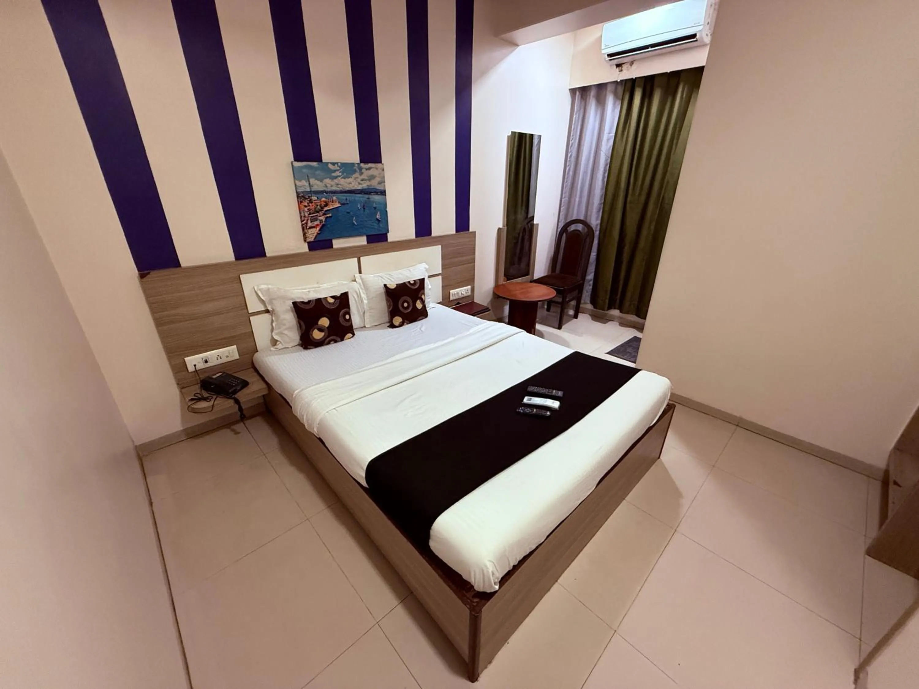 Bed in Hotel Alka Residency