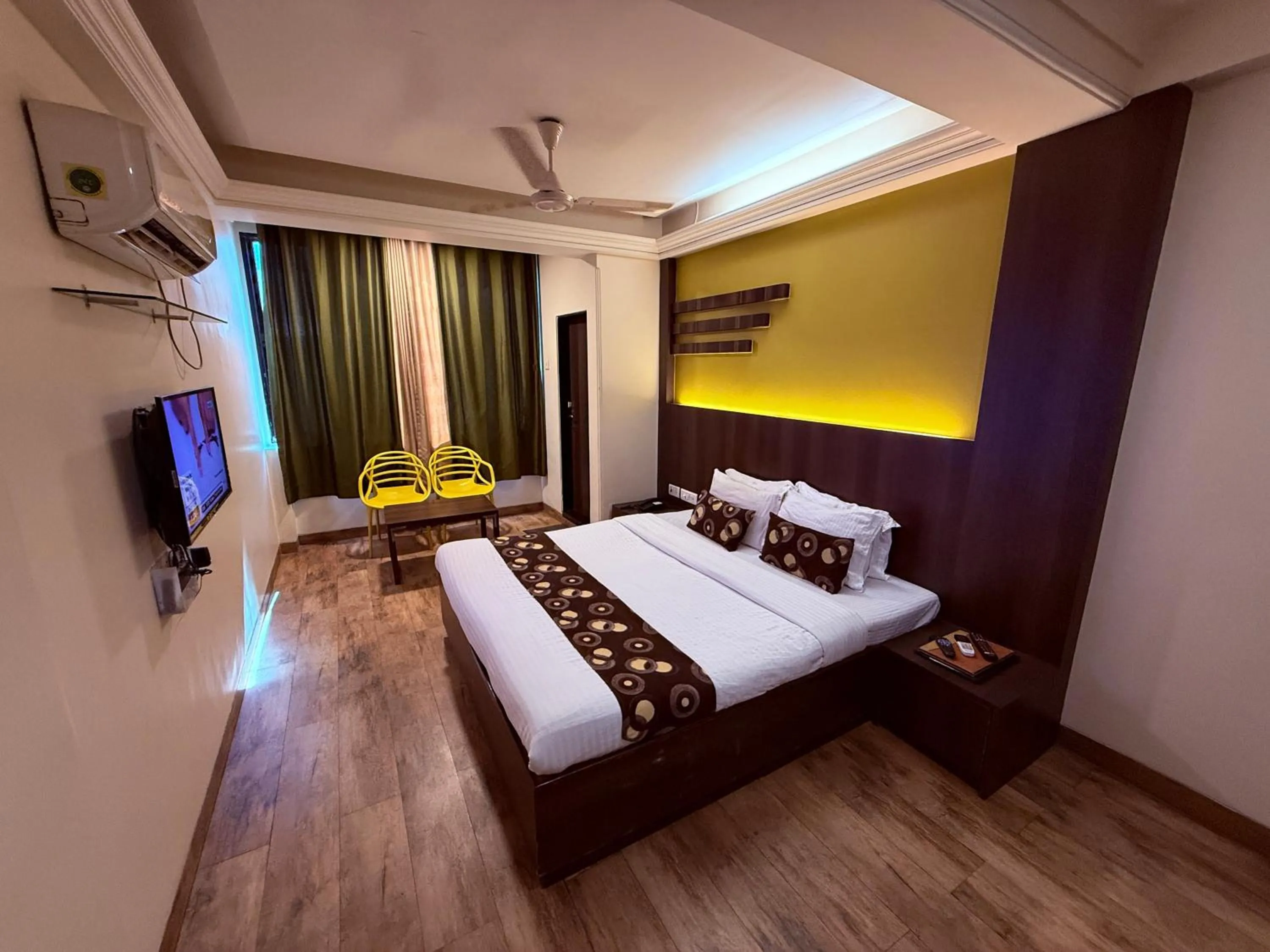 Bed in Hotel Alka Residency