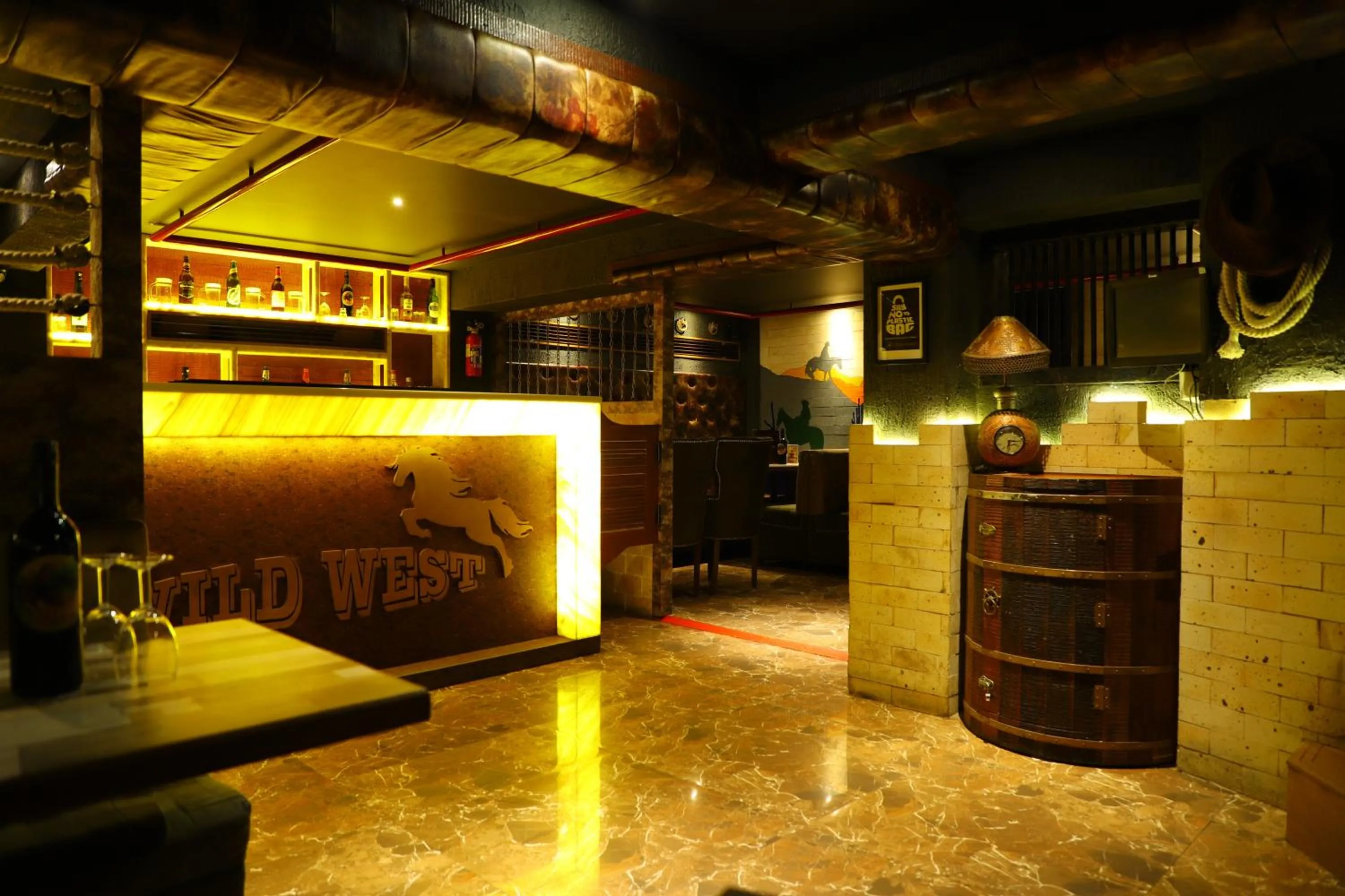 Restaurant/places to eat in Hotel Alka Residency