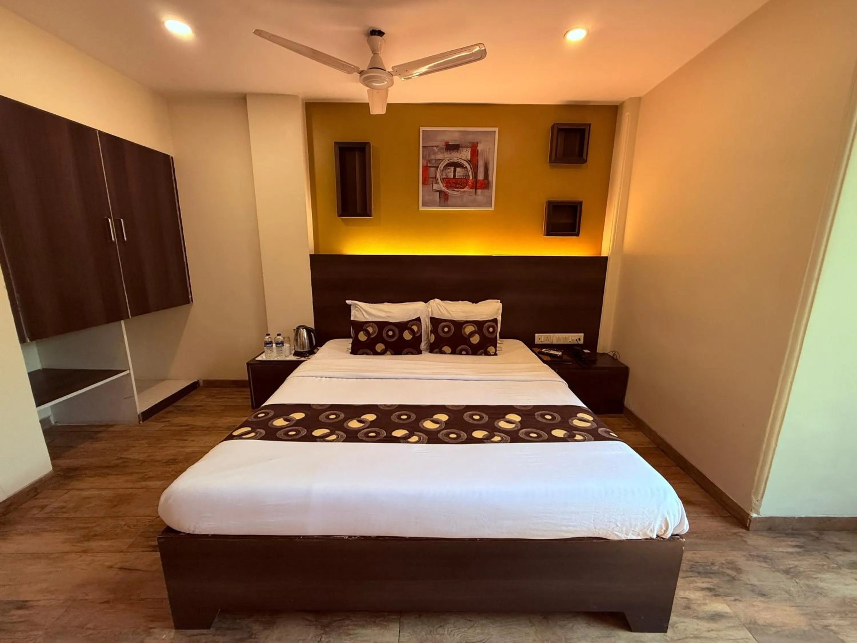 Bed in Hotel Alka Residency