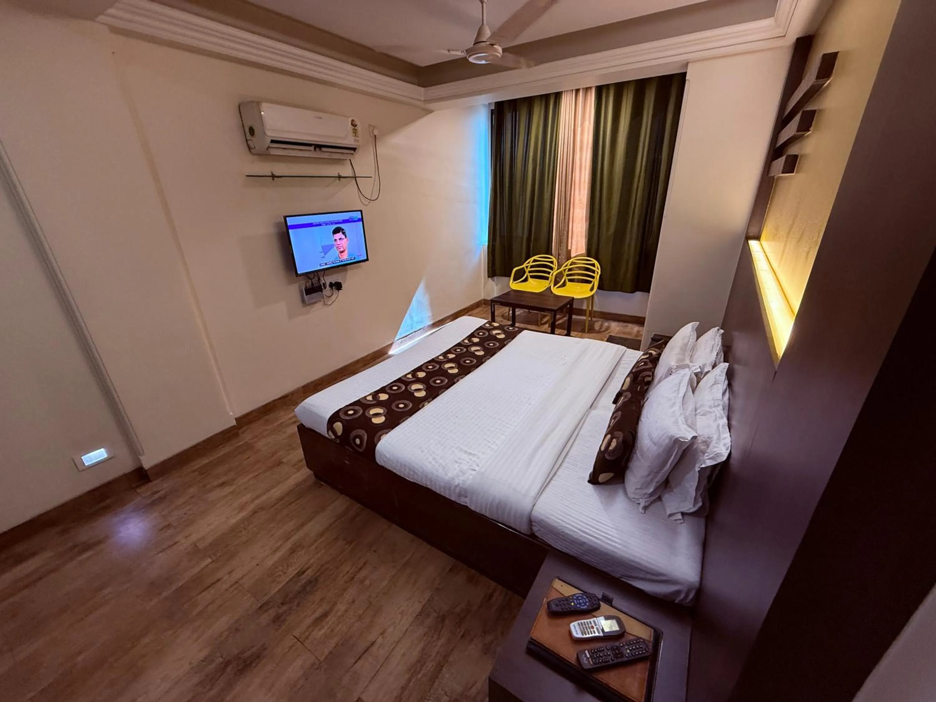 Bed in Hotel Alka Residency