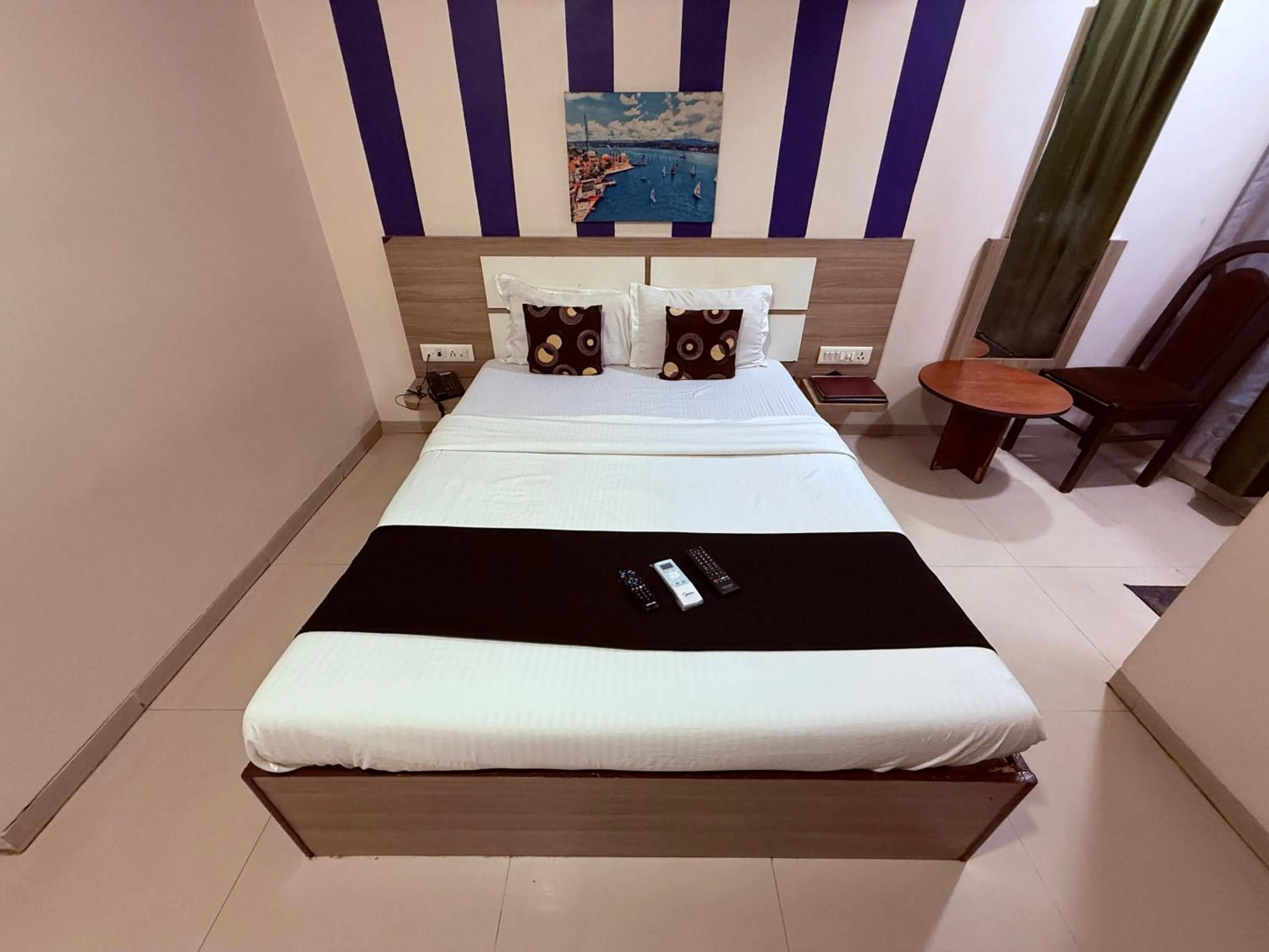 Bed in Hotel Alka Residency