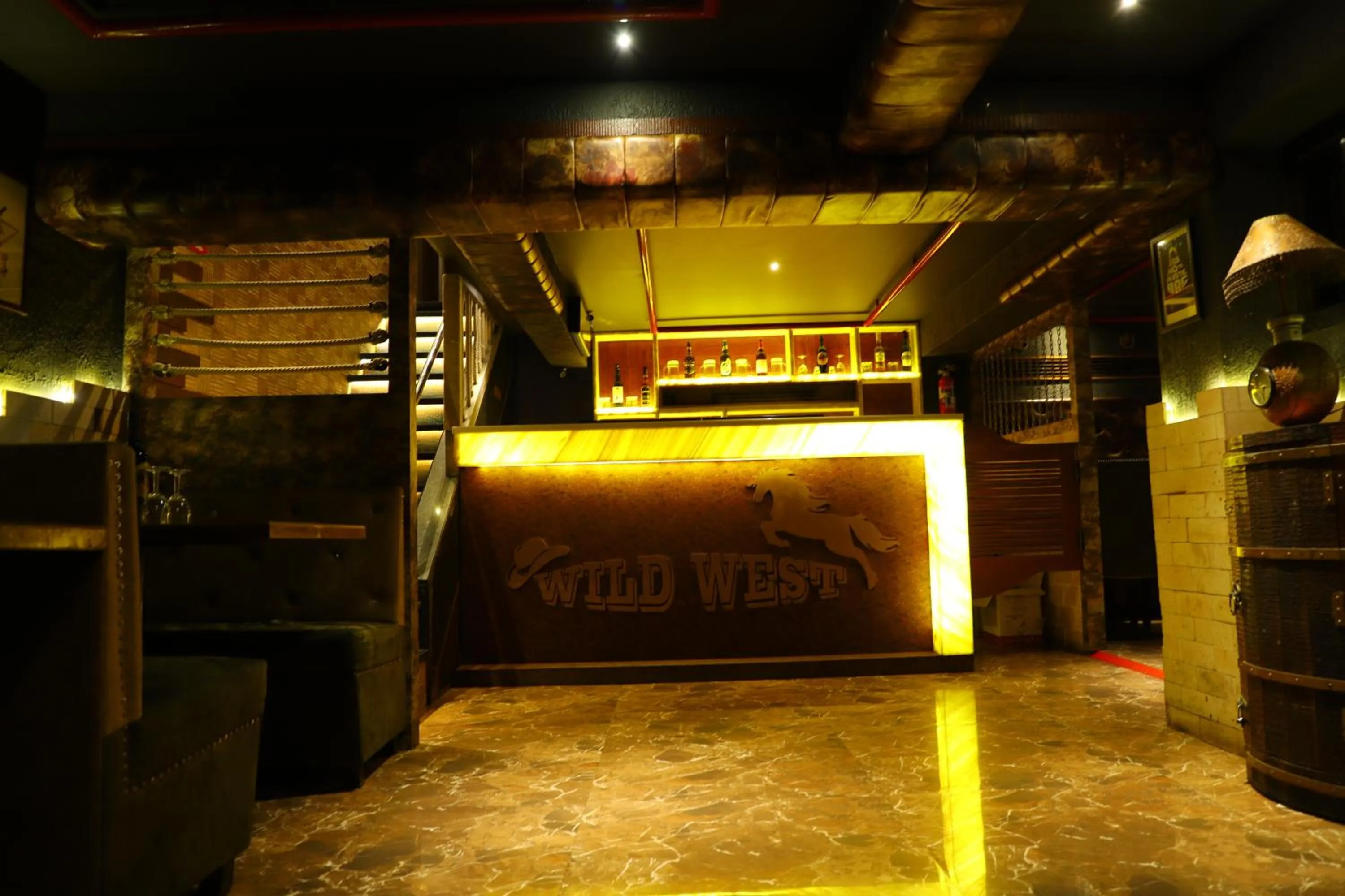 Restaurant/places to eat in Hotel Alka Residency