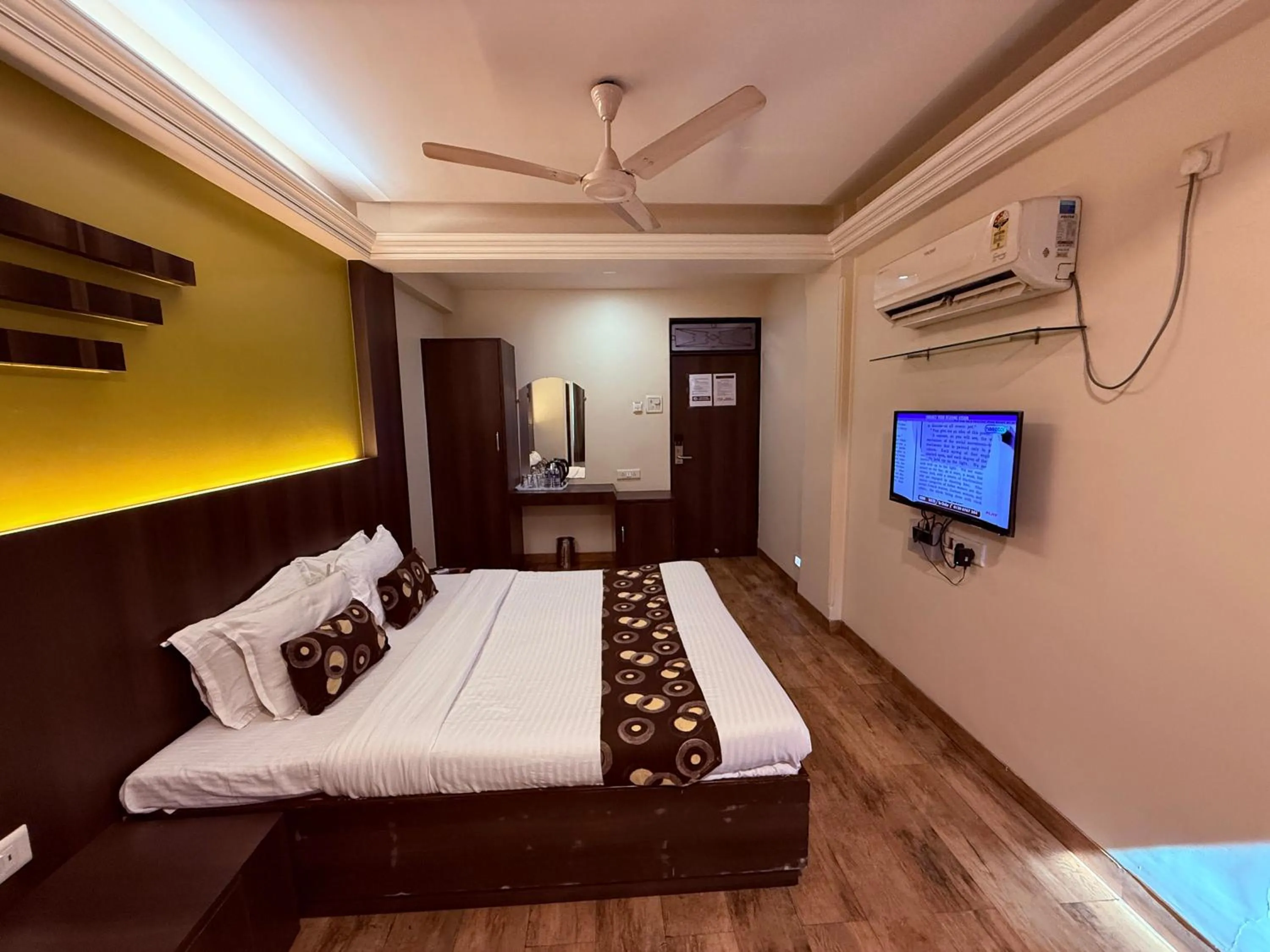 Bed in Hotel Alka Residency
