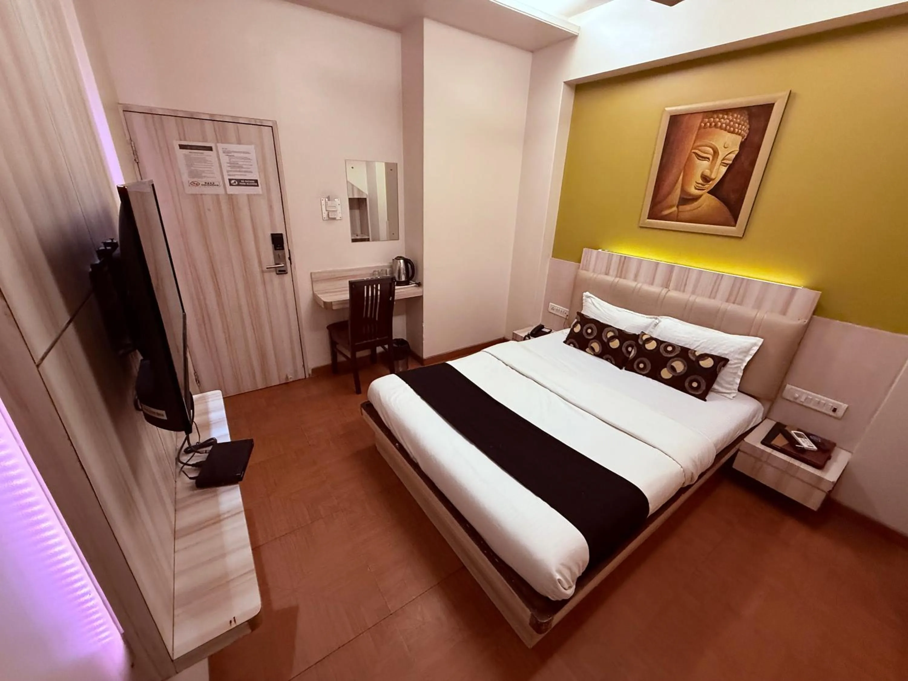 Bed in Hotel Alka Residency