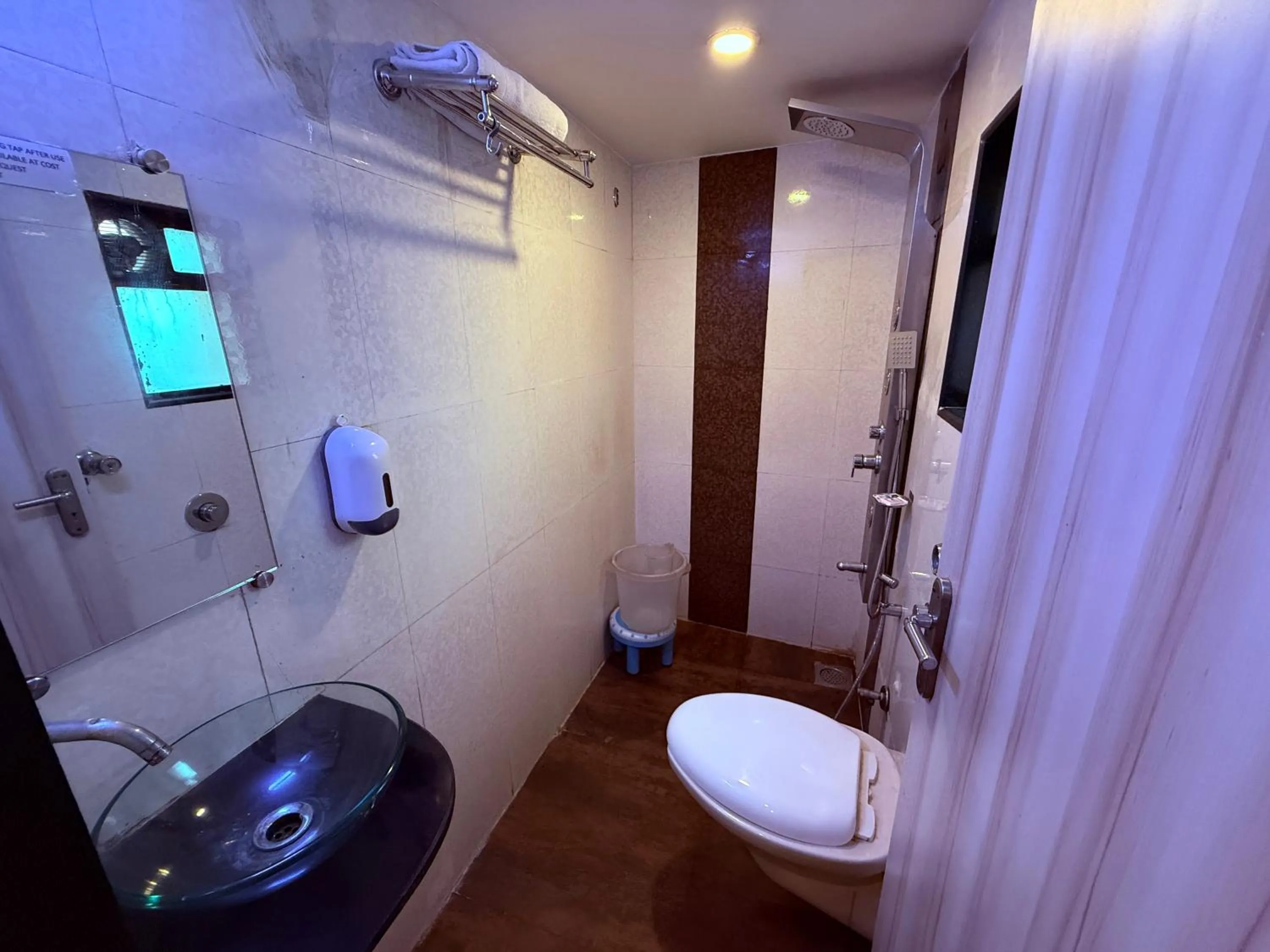 Shower in Hotel Alka Residency