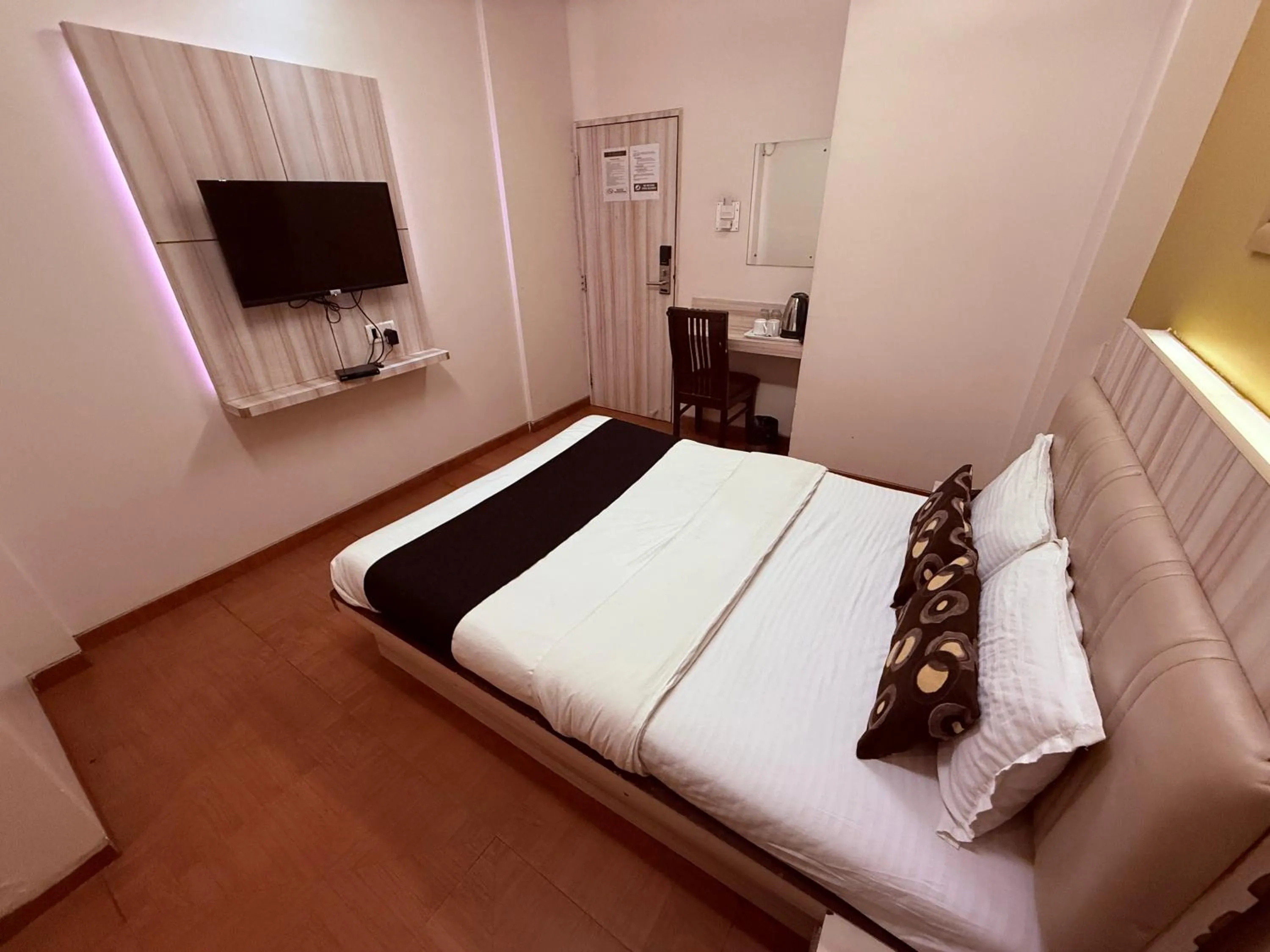 Bed in Hotel Alka Residency