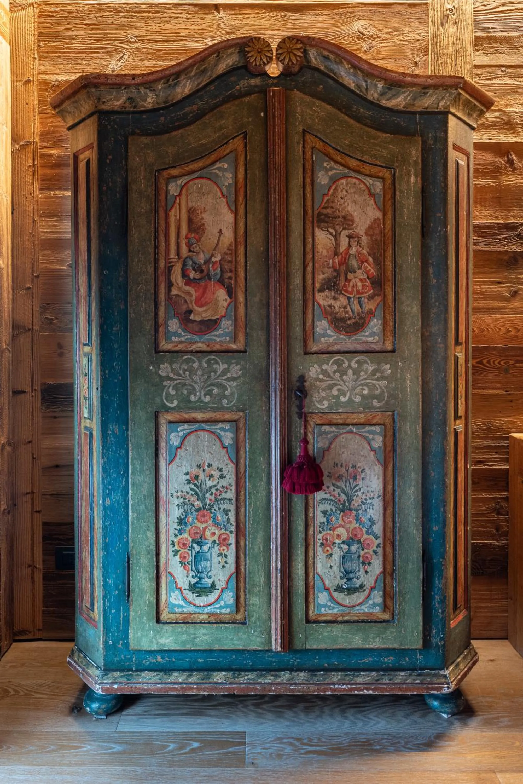 Decorative detail in L'Abri des Amis