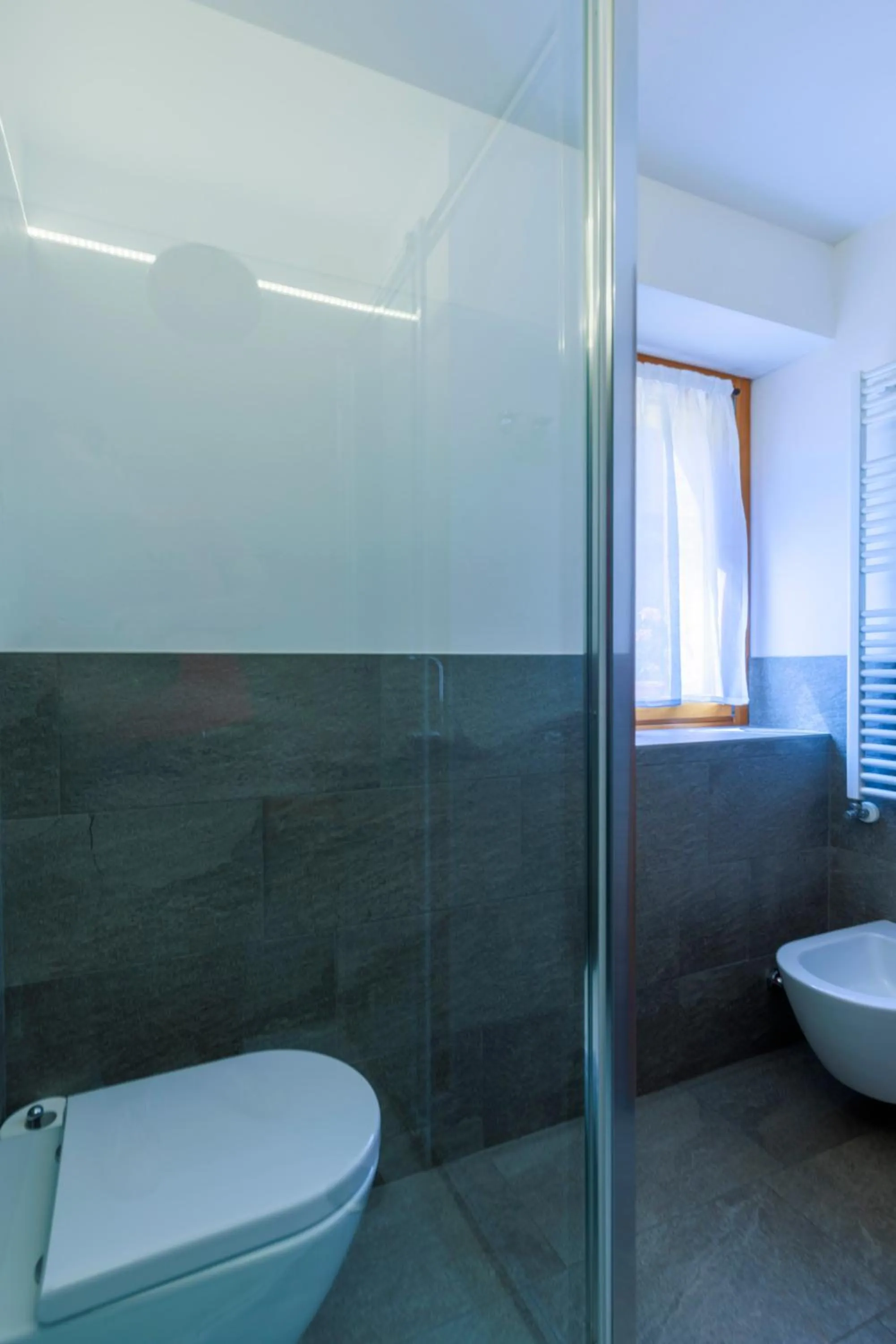 Shower in L'Abri des Amis