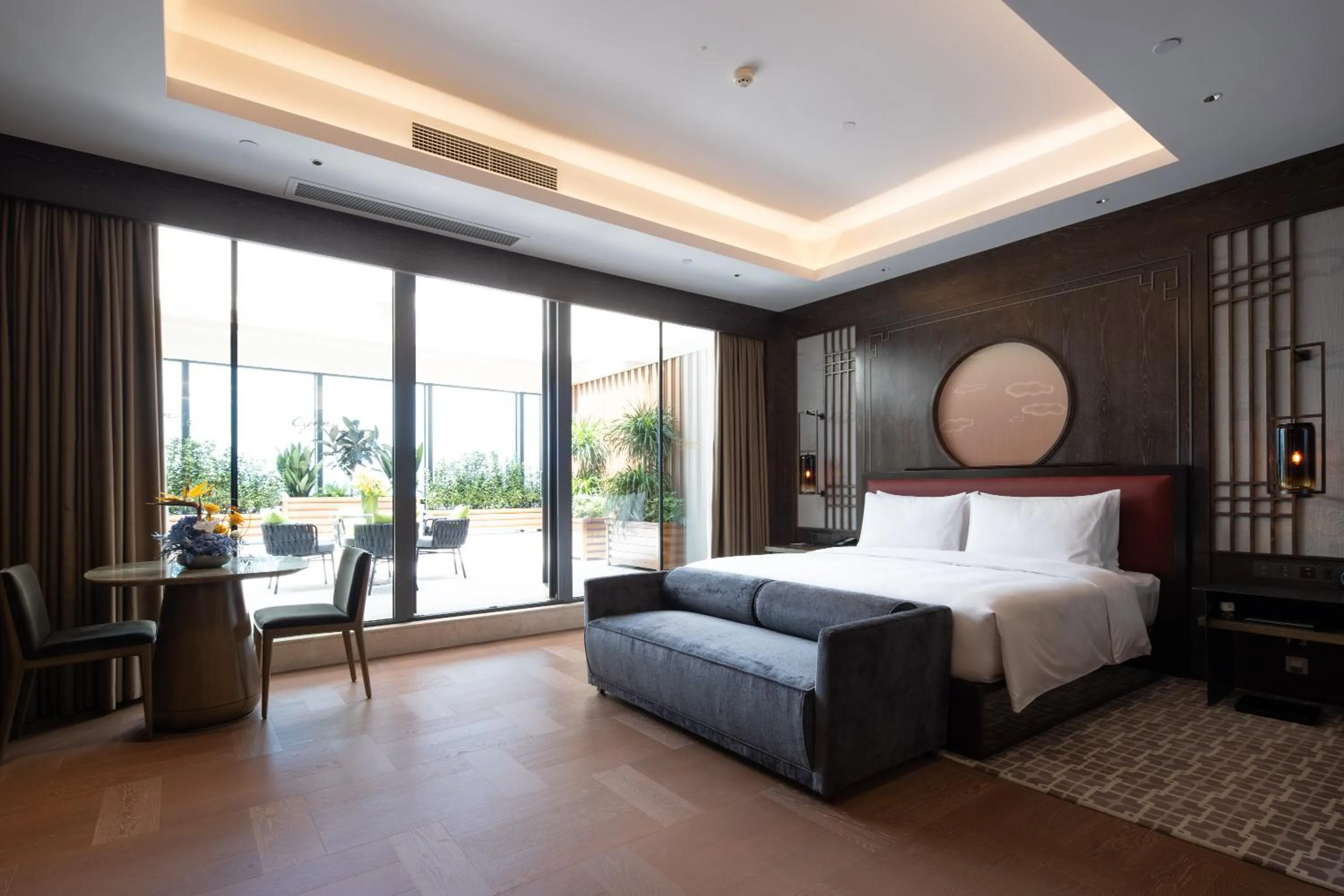 Photo of the whole room, Bed in CYNN XANADU Hotel Chengdu