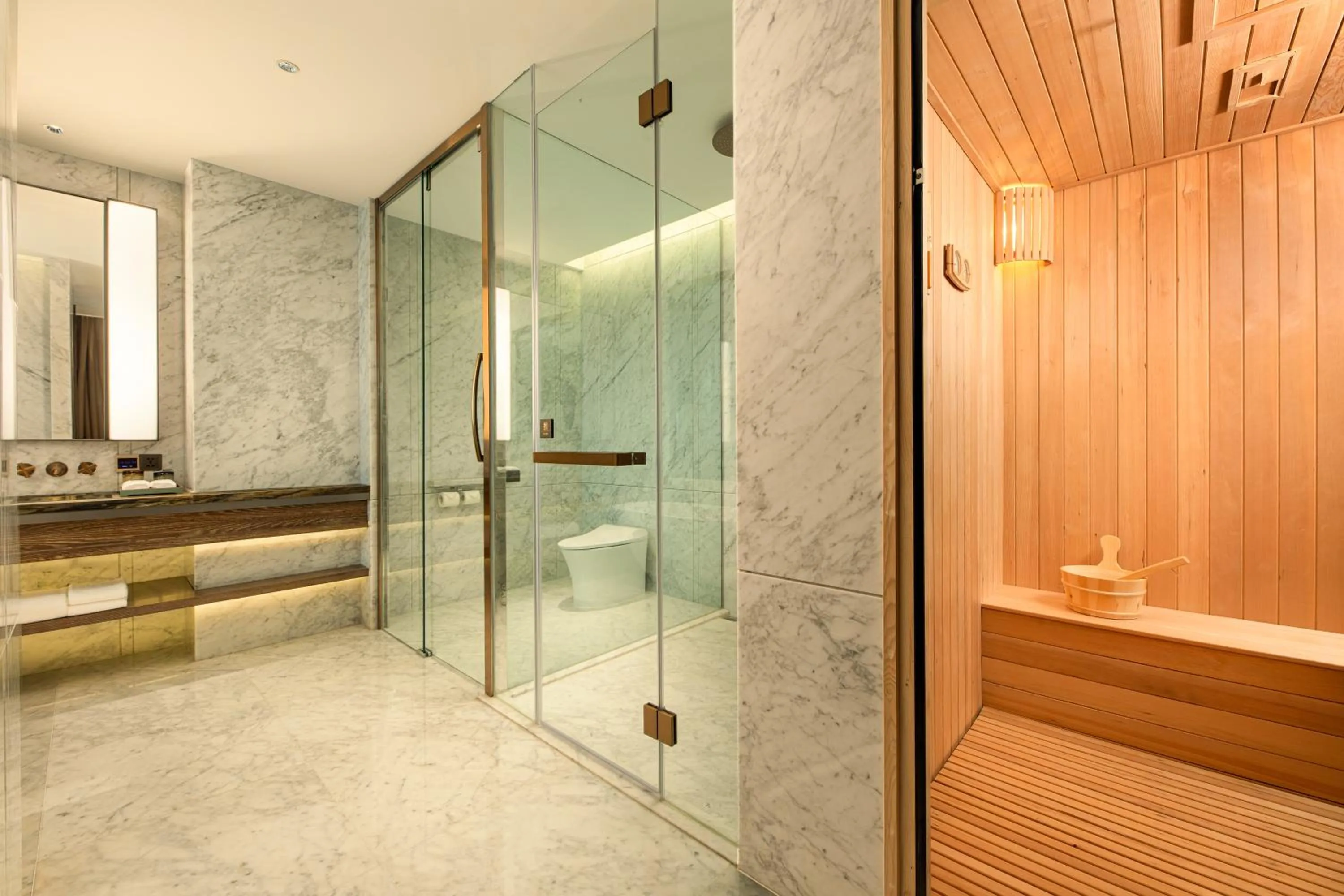 Bathroom in CYNN XANADU Hotel Chengdu