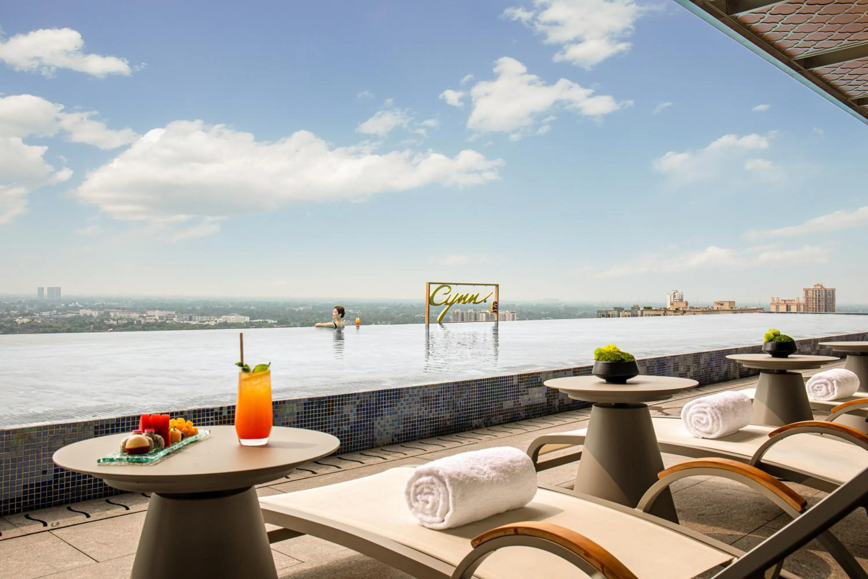 Swimming pool in CYNN XANADU Hotel Chengdu