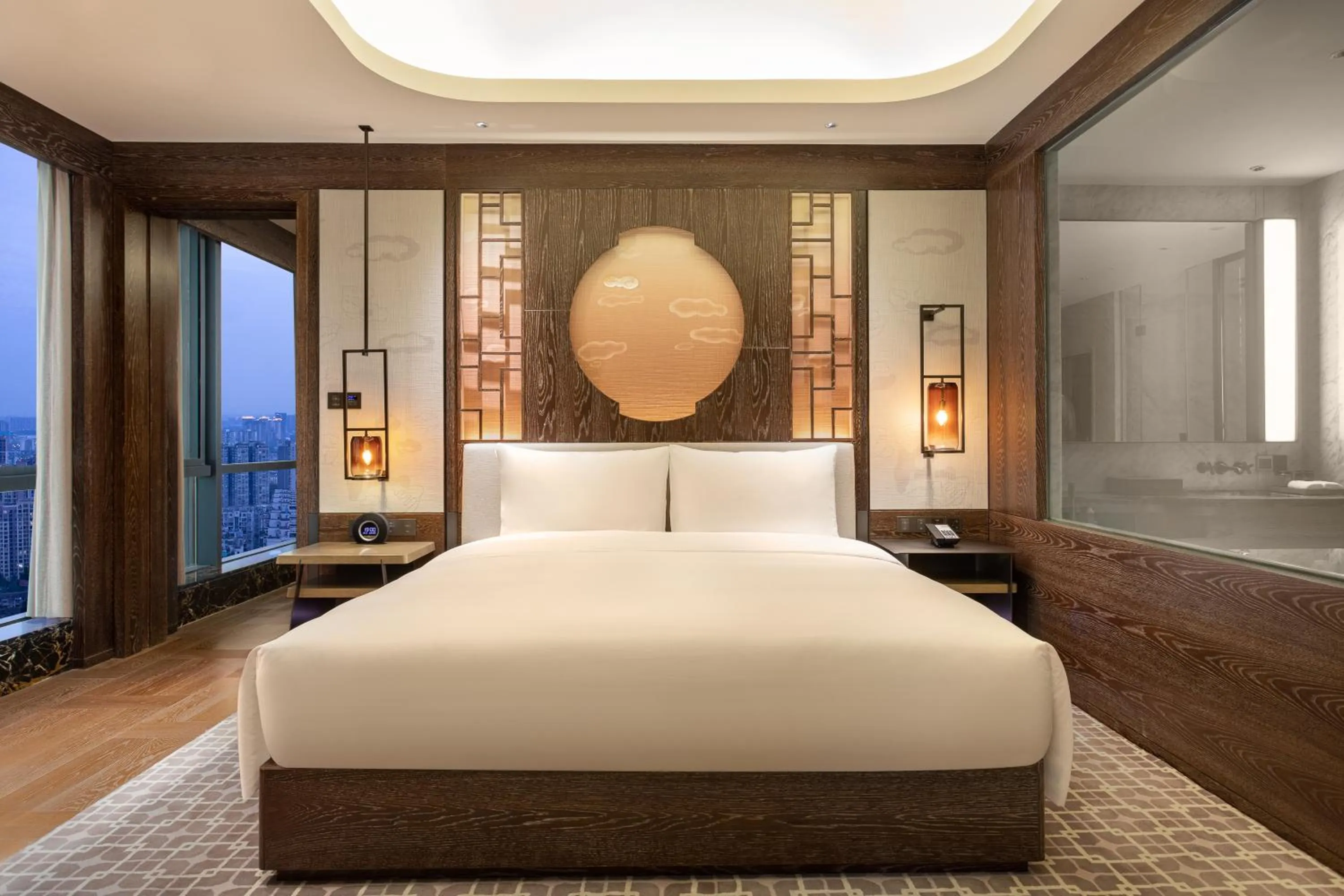 Photo of the whole room, Bed in CYNN XANADU Hotel Chengdu