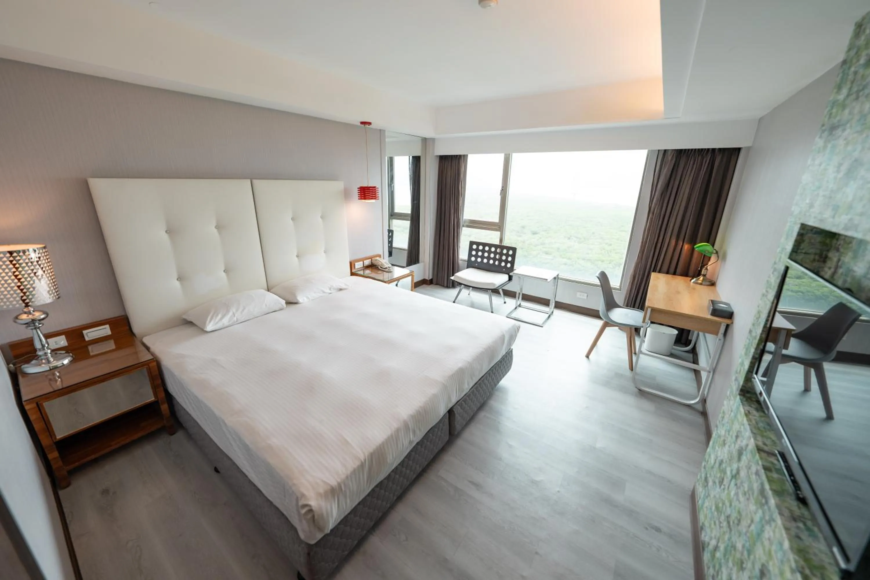Photo of the whole room, Bed in 觀海樓海景大飯店 Hotel Cloud Riverside