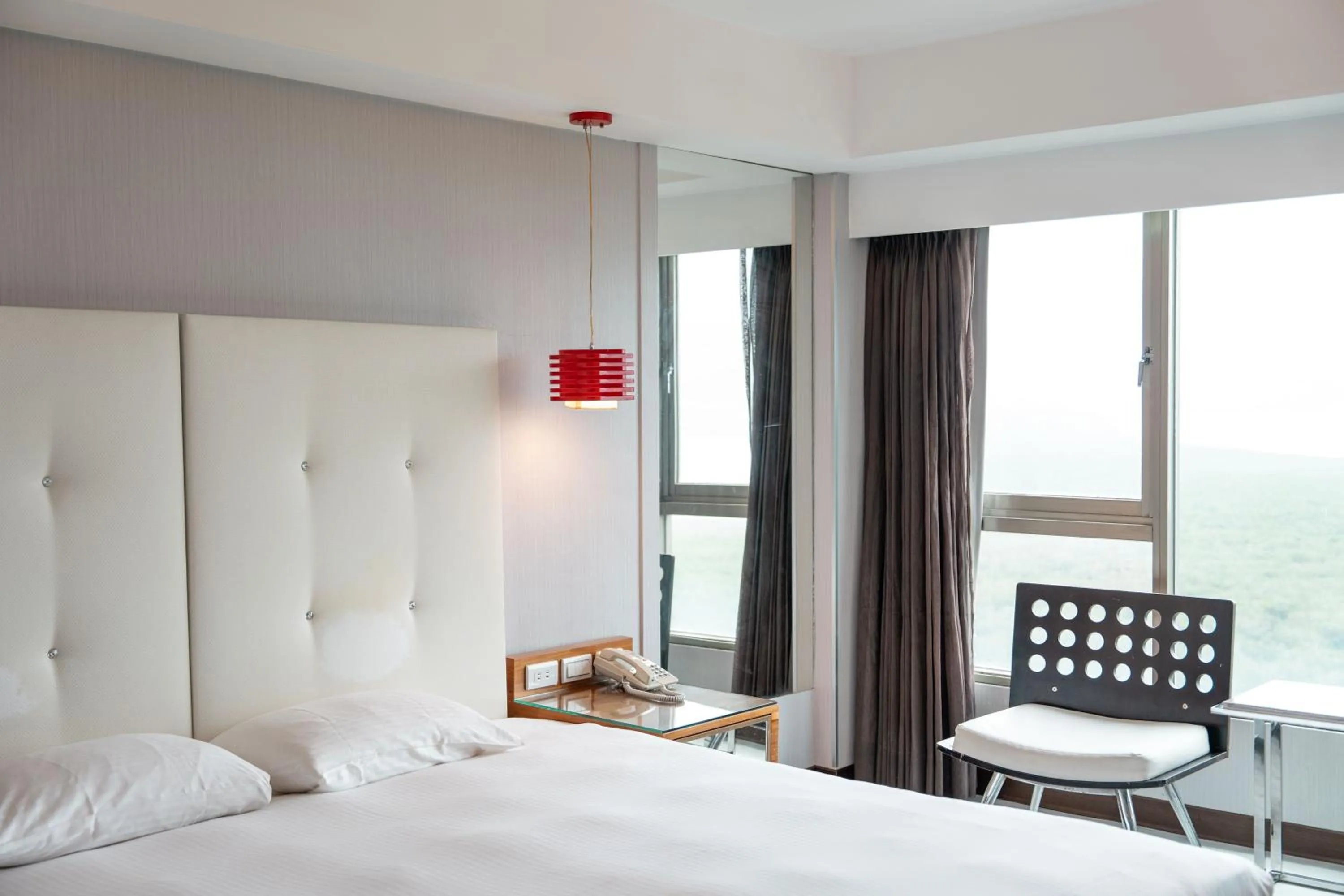 Photo of the whole room, Bed in 觀海樓海景大飯店 Hotel Cloud Riverside