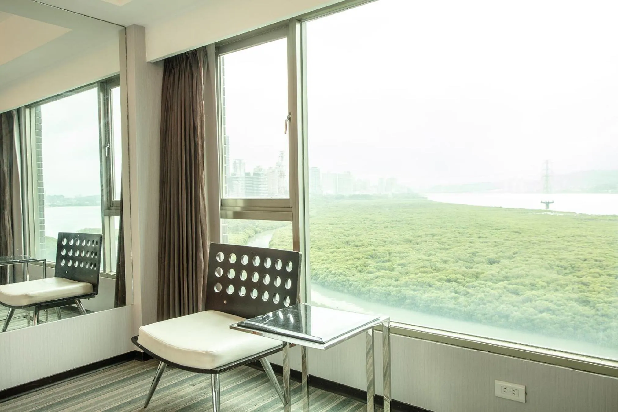 View (from property/room) in 觀海樓海景大飯店 Hotel Cloud Riverside